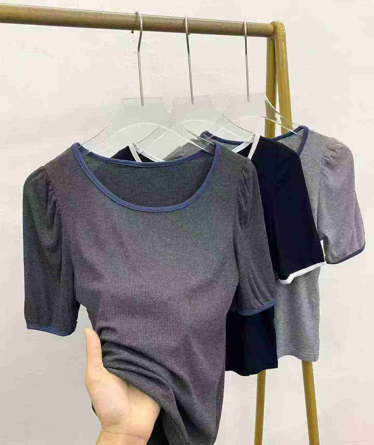 495 ชิ้น เสื้อยืดแขนสั้นสีพื้นดีไซน์เรียบง่าย ใช้งานได้หลากหลาย - Image 3