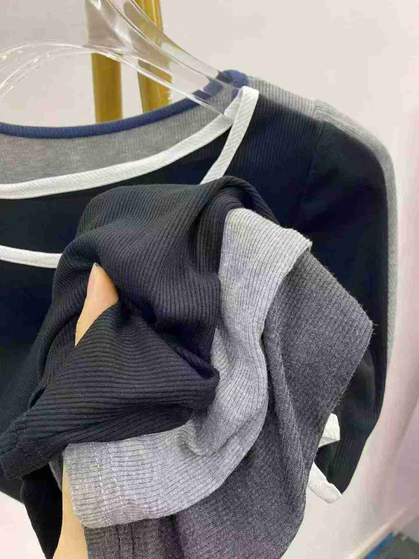 495 ชิ้น เสื้อยืดแขนสั้นสีพื้นดีไซน์เรียบง่าย ใช้งานได้หลากหลาย - Image 7