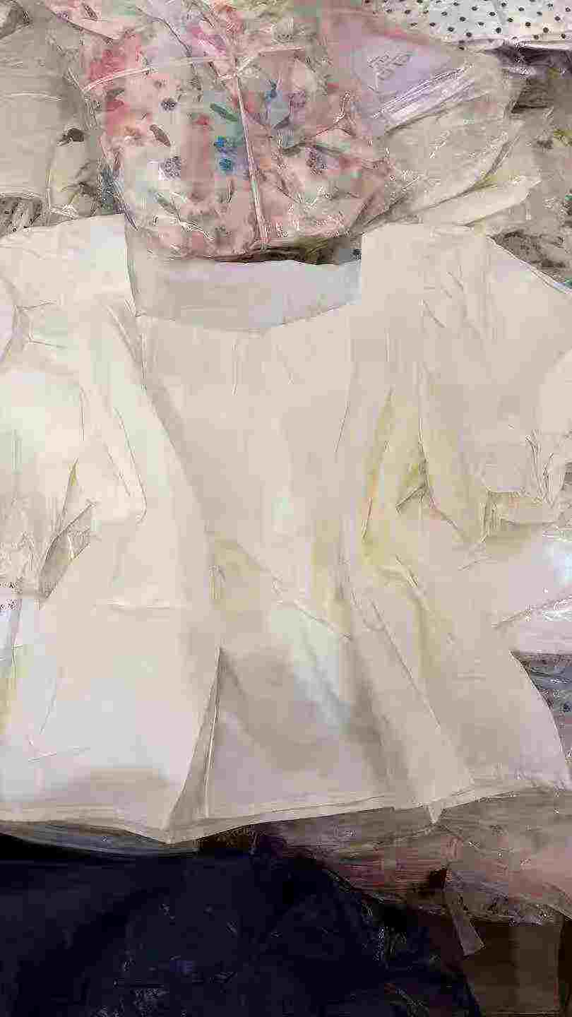 4300 Peças de Blusas Femininas Novas de Chiffon de Manga Curta em Liquidação - Image 3