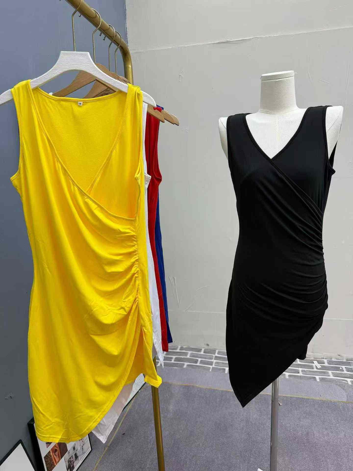 Váy midi ôm sát dáng không tay cổ chữ V sâu màu trơn xu hướng thời trang mới, 850 chiếc - Image 3