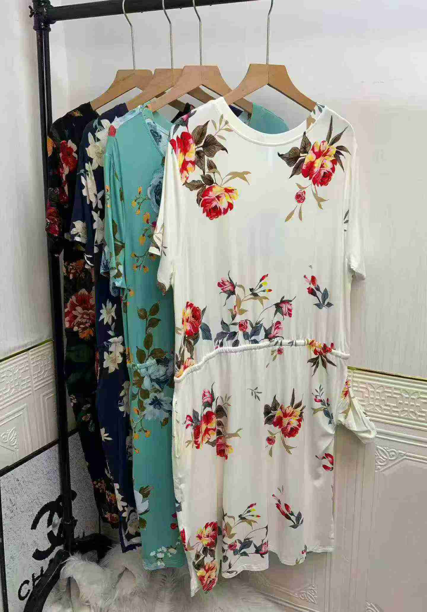 300 pièces de robes pour femmes de grandes tailles de style euro-américain avec poches - Image 4