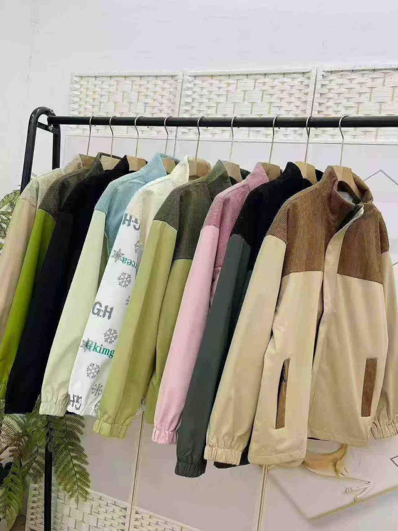 Jaket Kasual Pria Modis Longgar Kerah Tegak Sambungan Blok Warna, Total 3187 Potong - Image 9
