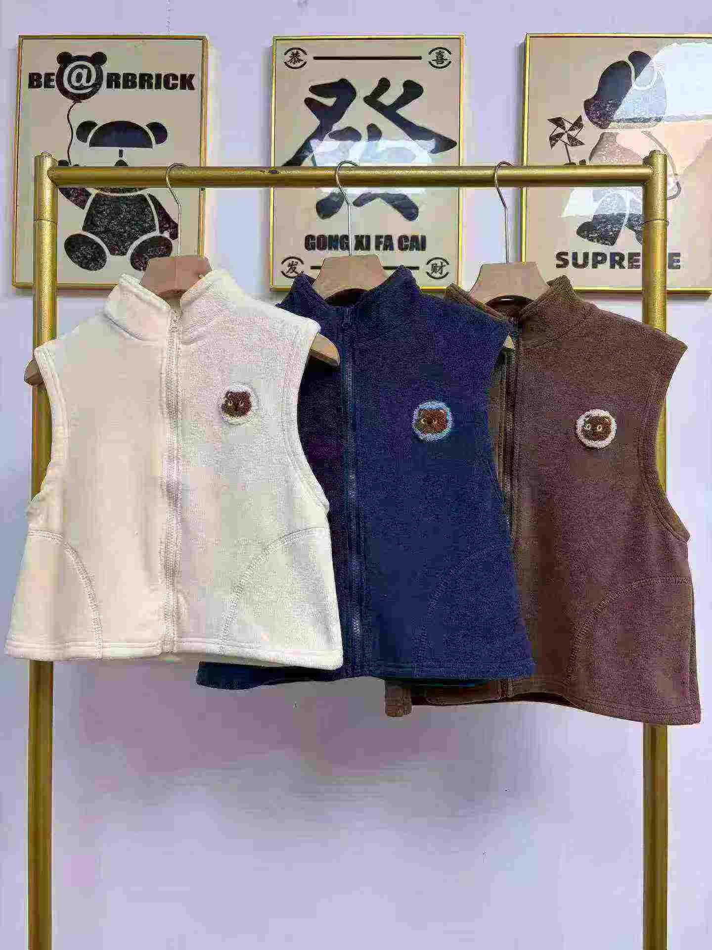 345 dona yuqori sifatli fleece astarli kuz va qish mavsumi bolalar uchun kashta tikilgan kamzullar - Image 4