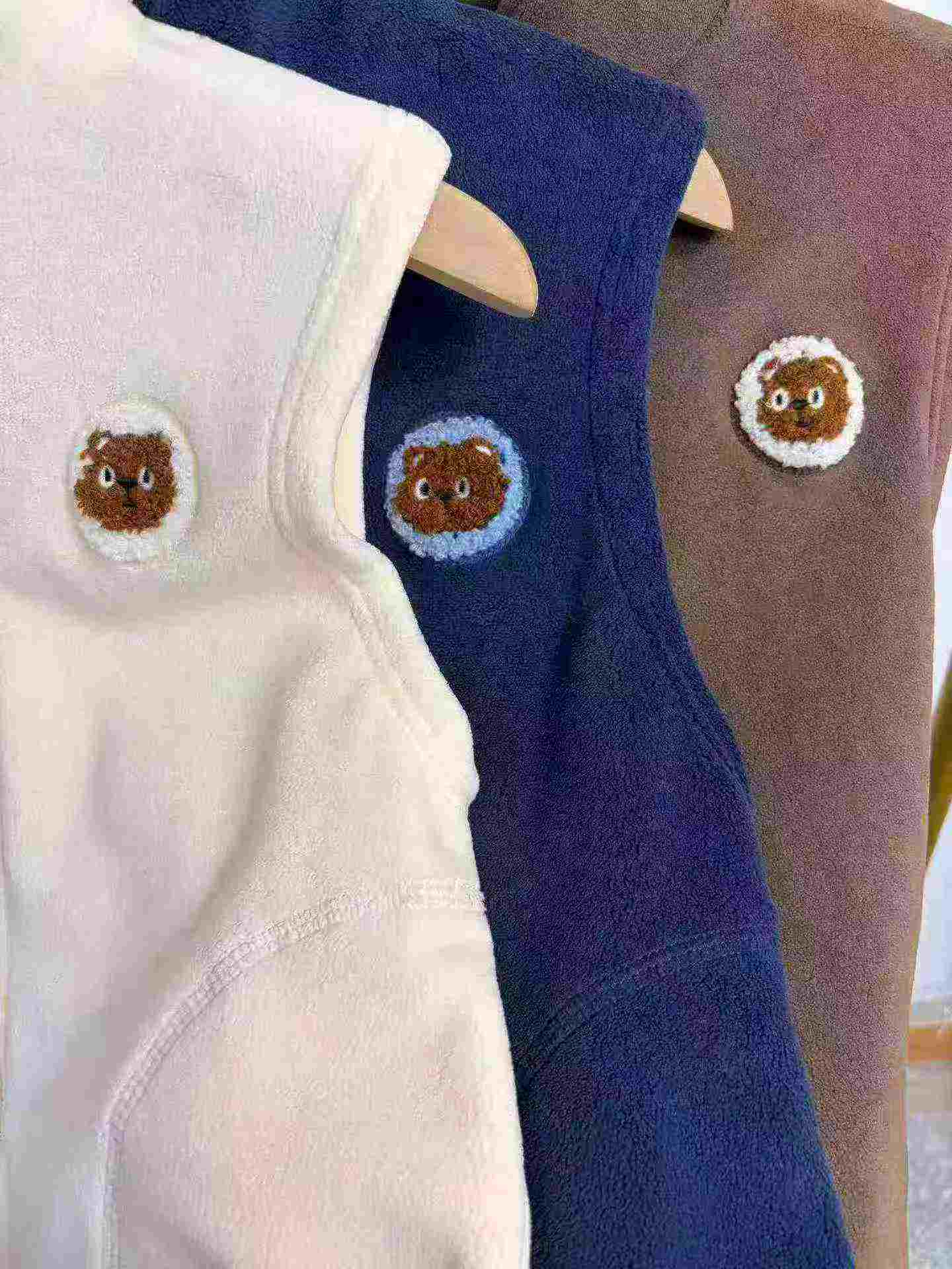 345 dona yuqori sifatli fleece astarli kuz va qish mavsumi bolalar uchun kashta tikilgan kamzullar - Image 9