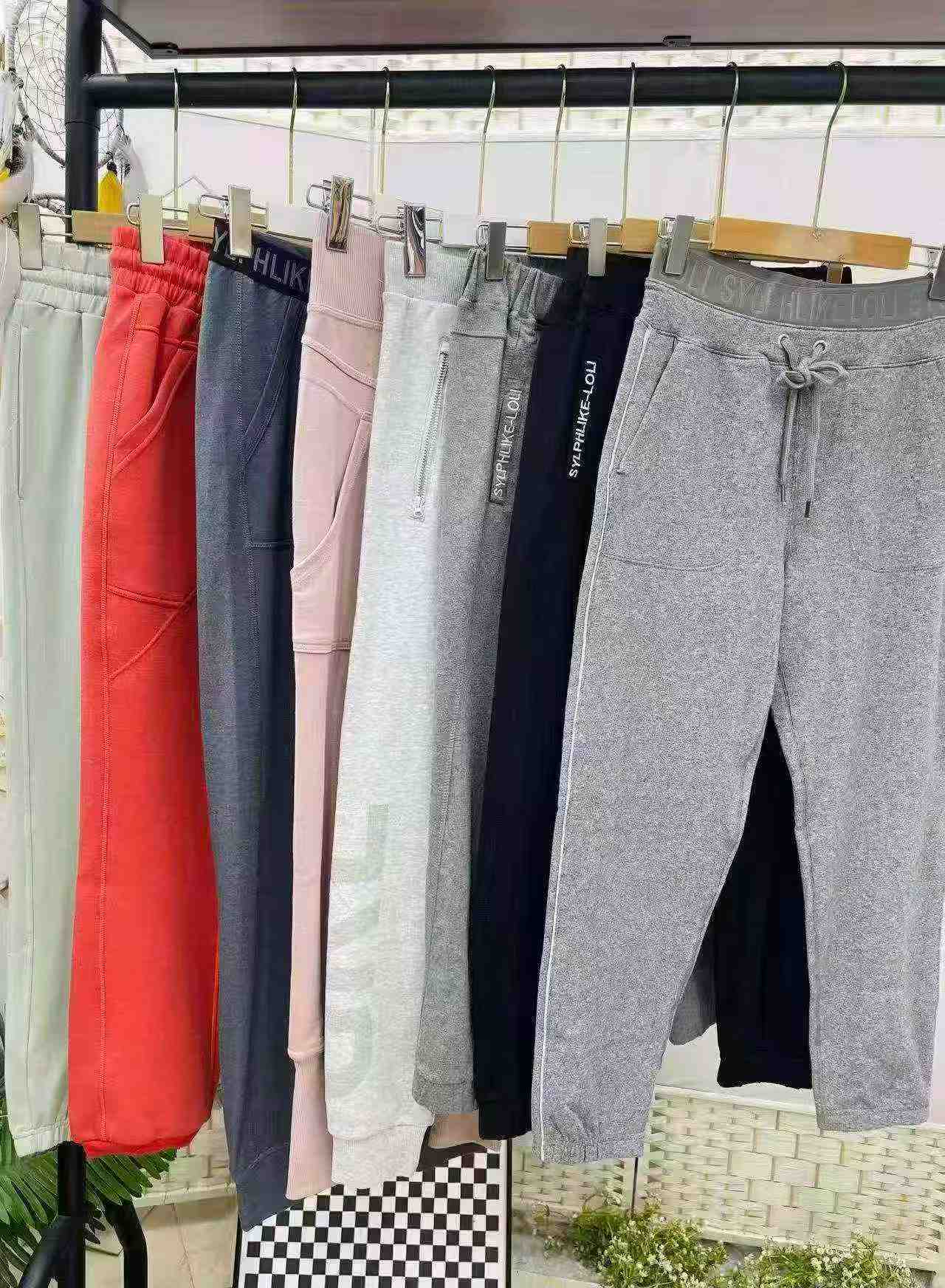 Celana Sweatpants Santai Wanita, 657 PCS, Ukuran XS-S-M, Dengan Kemasan Satuan - Image 2