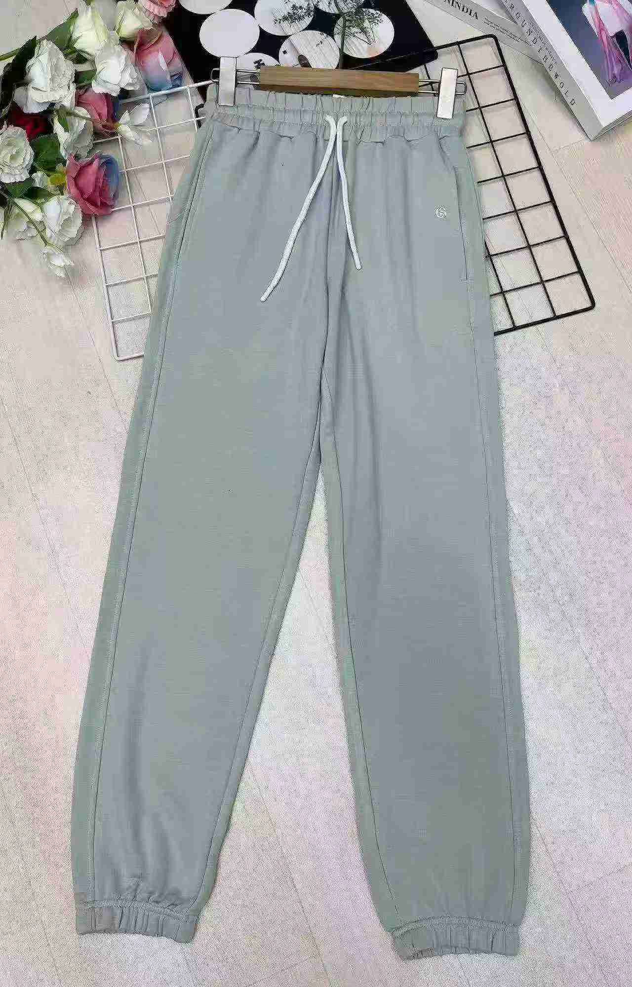 Celana Sweatpants Santai Wanita, 657 PCS, Ukuran XS-S-M, Dengan Kemasan Satuan - Image 5