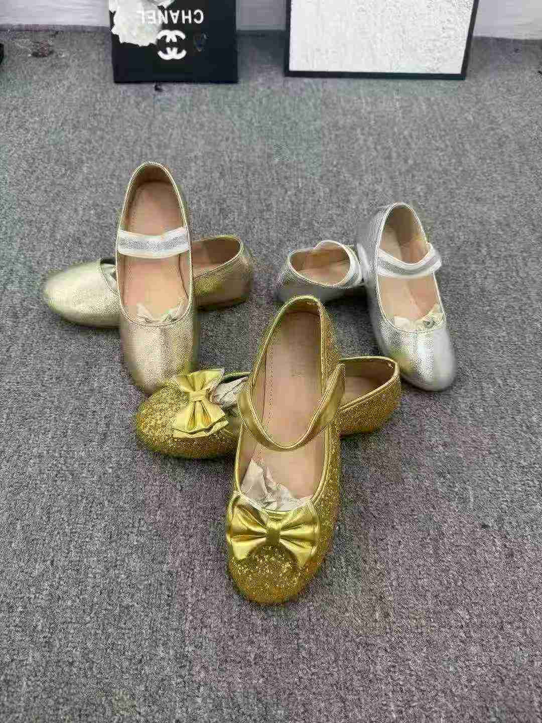 450 Paires de nouvelles chaussures en cuir à bout rond de style princesse pour filles, collection printemps-été - Image 2