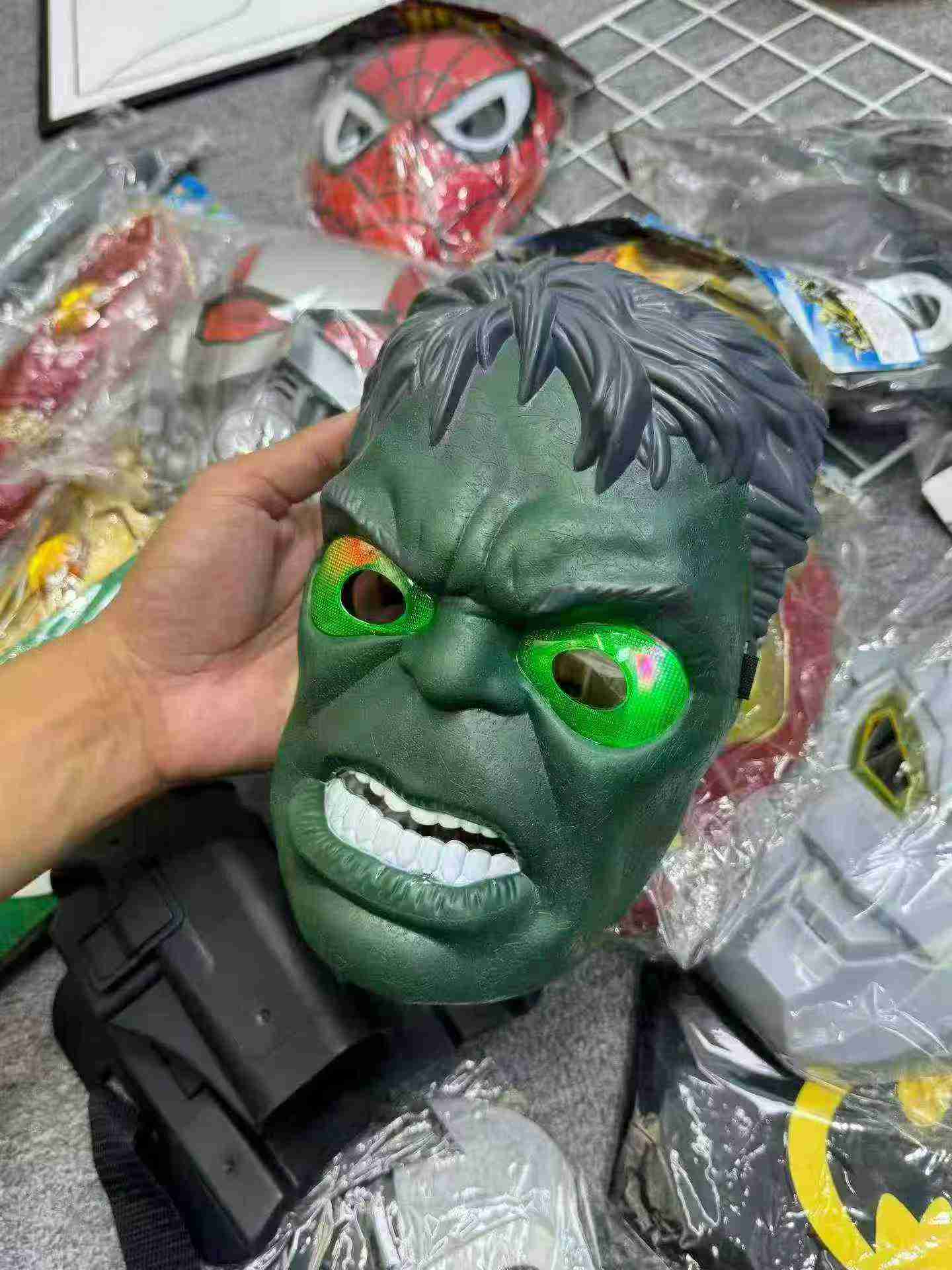 Around 3000 Pieces Kids Glowing Face Masks Bulk Clearance - Image 2