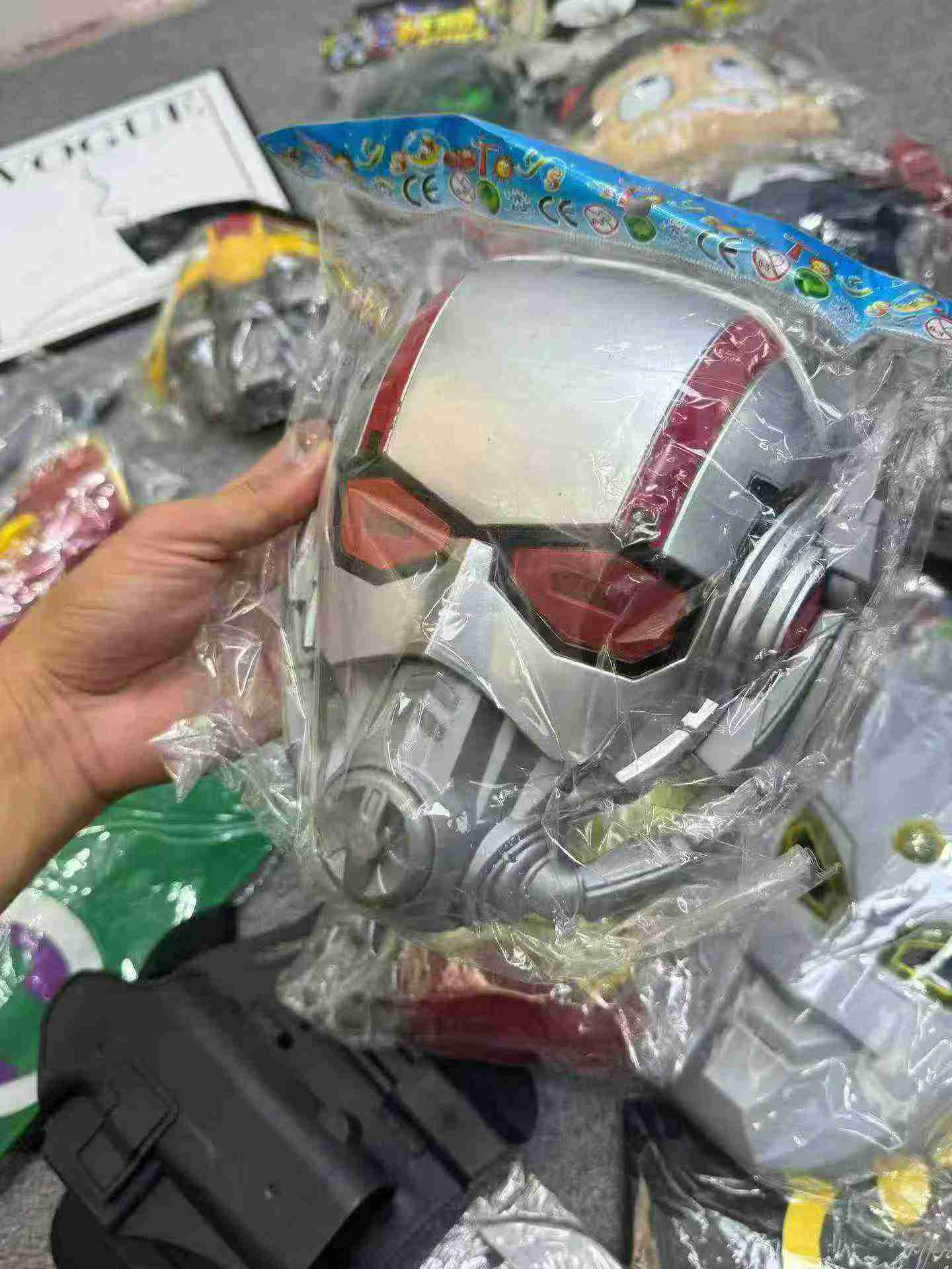 Around 3000 Pieces Kids Glowing Face Masks Bulk Clearance - Image 3