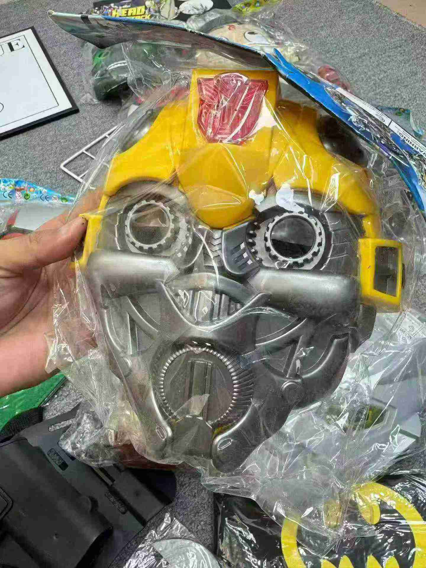 Around 3000 Pieces Kids Glowing Face Masks Bulk Clearance - Image 4