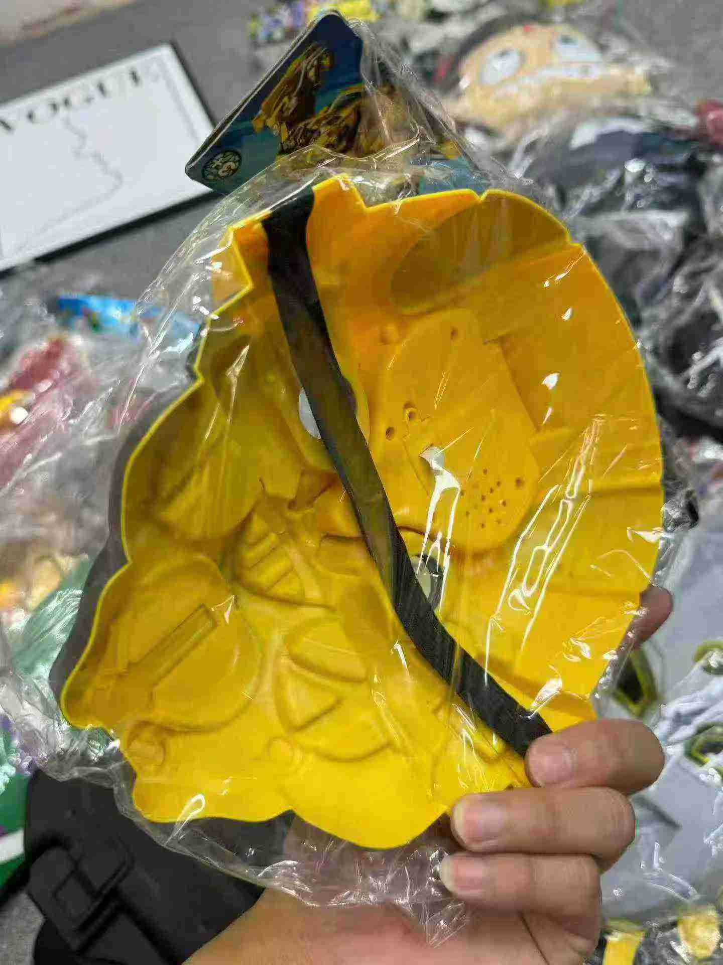Around 3000 Pieces Kids Glowing Face Masks Bulk Clearance - Image 6
