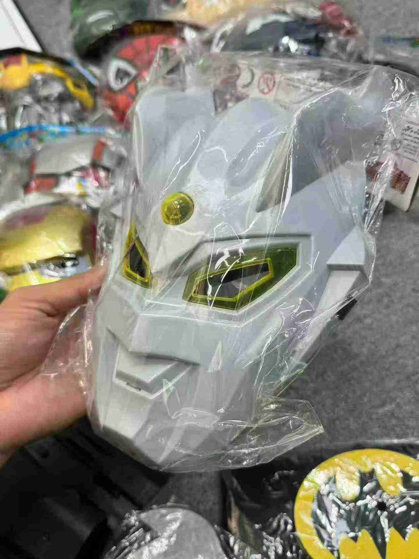 Around 3000 Pieces Kids Glowing Face Masks Bulk Clearance - Image 7