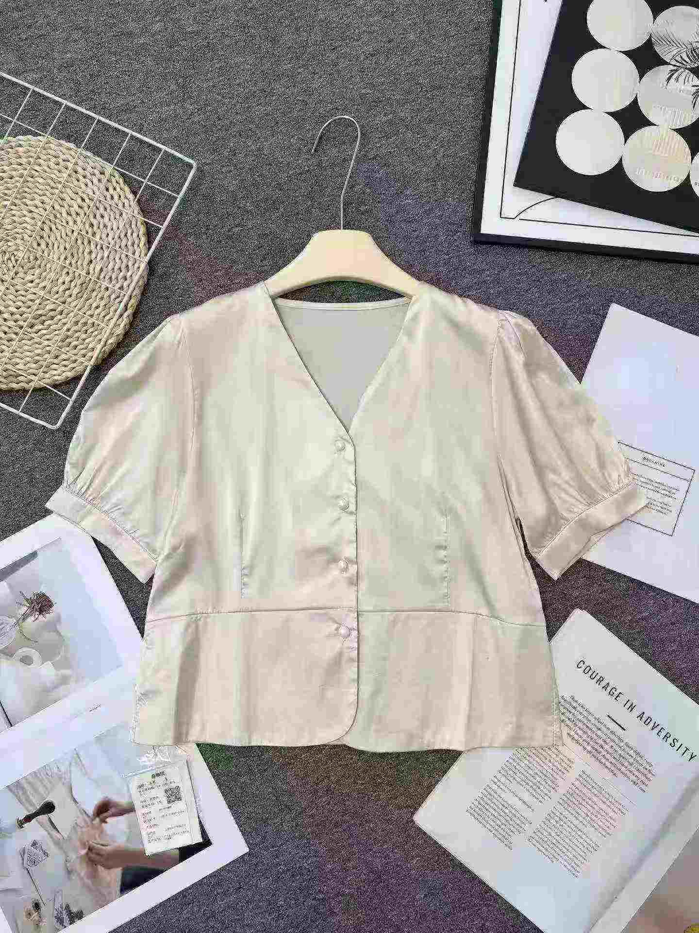 880 dona yuqori sifatli taqlid ipak modali ayollar bluzkalari, shampan rang, o'lchamlari S-XXL, alohida qadoqlangan - Image 6