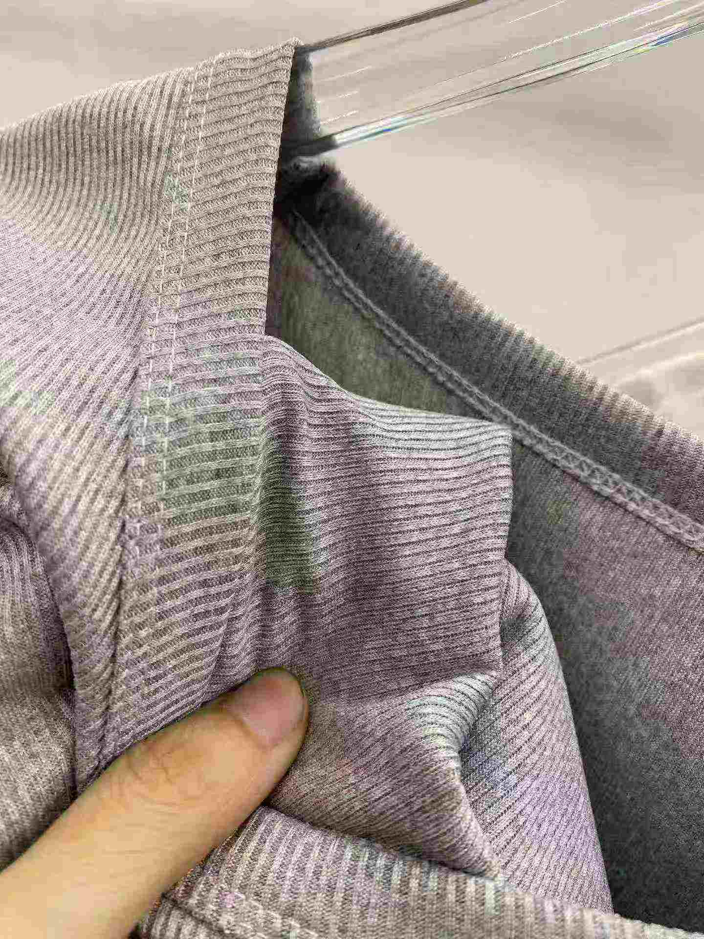 447 pièces de t-shirts à manches courtes en soie glacée pour femmes, déstockage - Image 7
