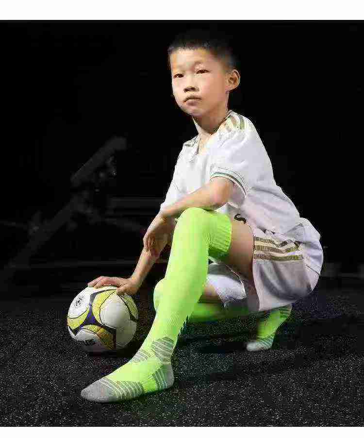 Aproximadamente 7700 pares de calcetines deportivos de fútbol para niños mayores, tallas S-L - Image 2