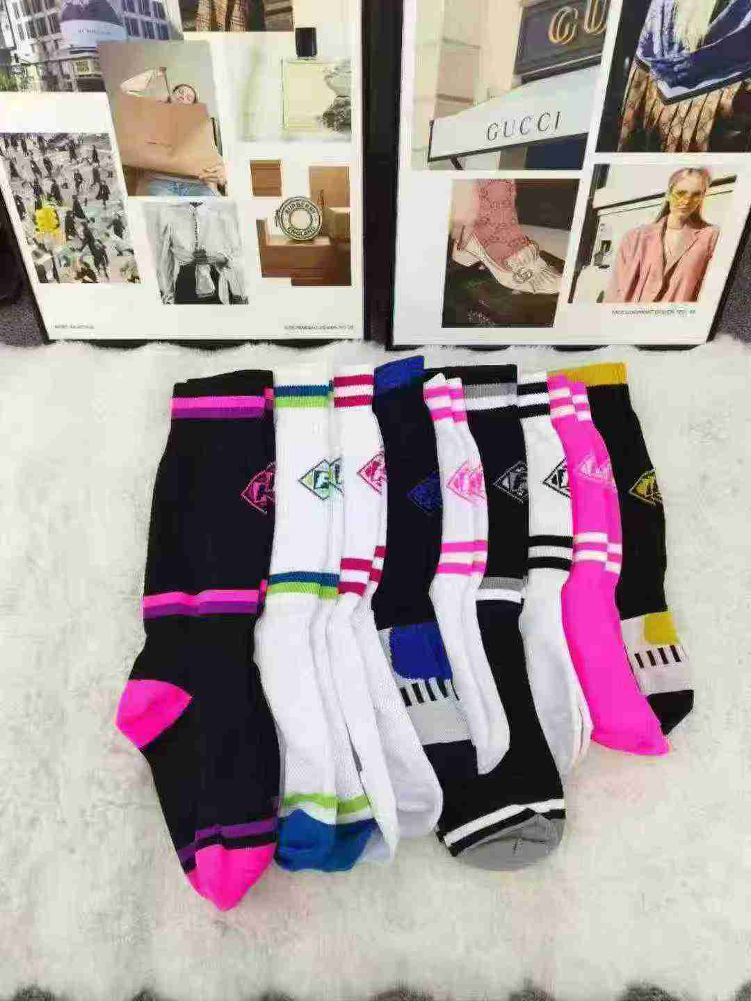 Aproximadamente 7700 pares de calcetines deportivos de fútbol para niños mayores, tallas S-L - Image 6