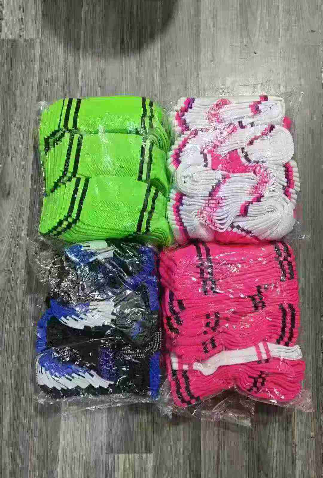 Aproximadamente 7700 pares de calcetines deportivos de fútbol para niños mayores, tallas S-L - Image 8