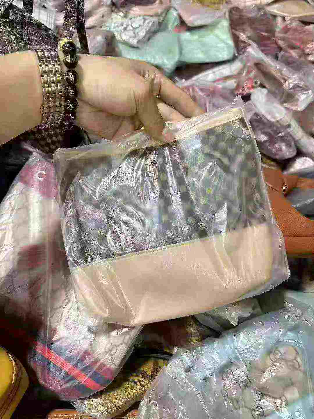Karışık Stiller Kadın Çantaları Toplu Tasfiye, 5000 Adet Mevcuttur - Image 5