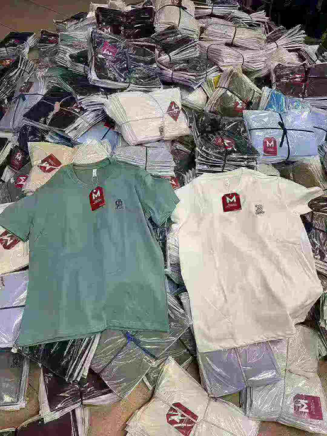 30000 Piezas de Camisetas para Hombre de Algodón con Logo Bordado en Stock - Image 3