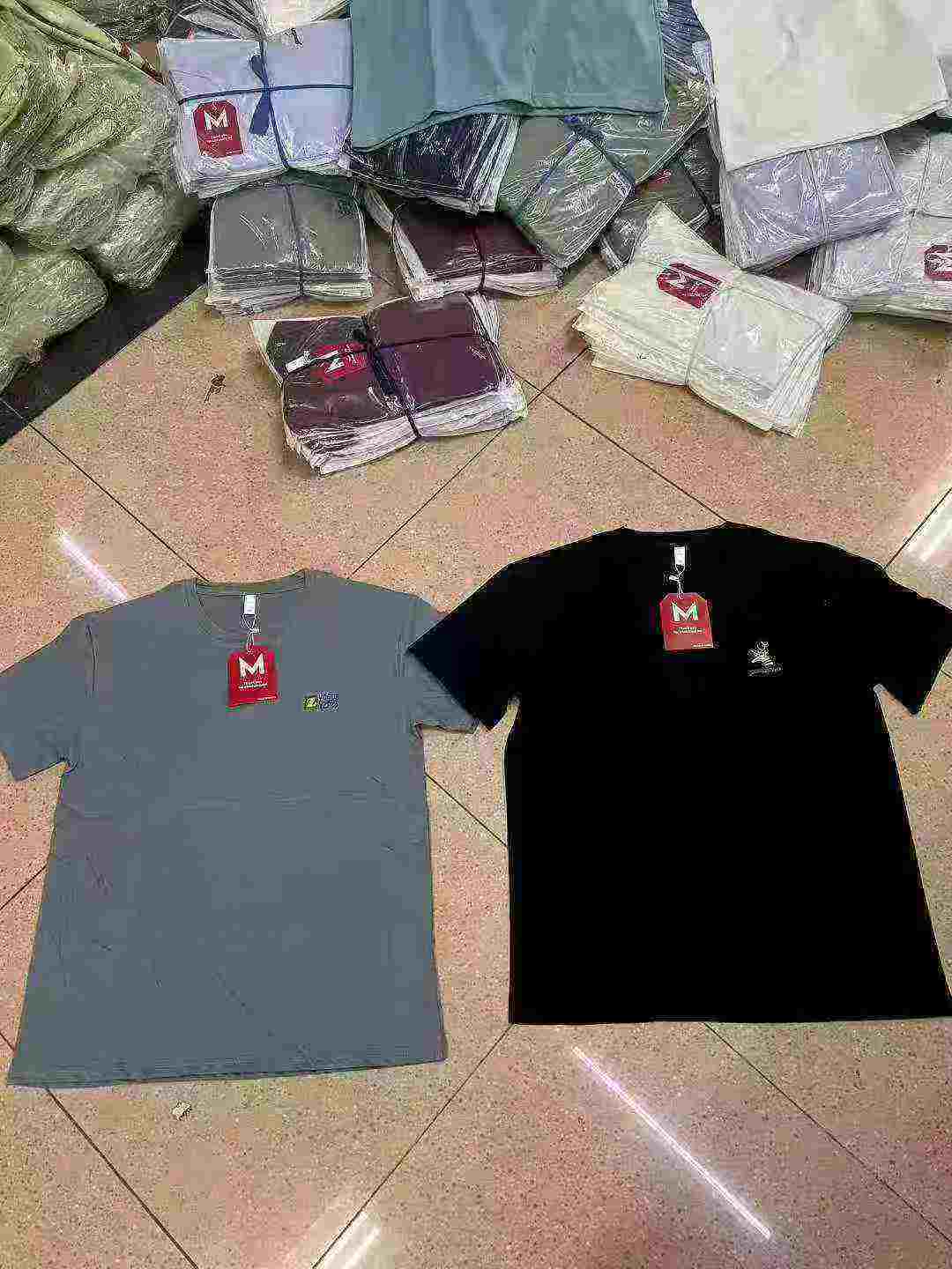 30000 Piezas de Camisetas para Hombre de Algodón con Logo Bordado en Stock - Image 4