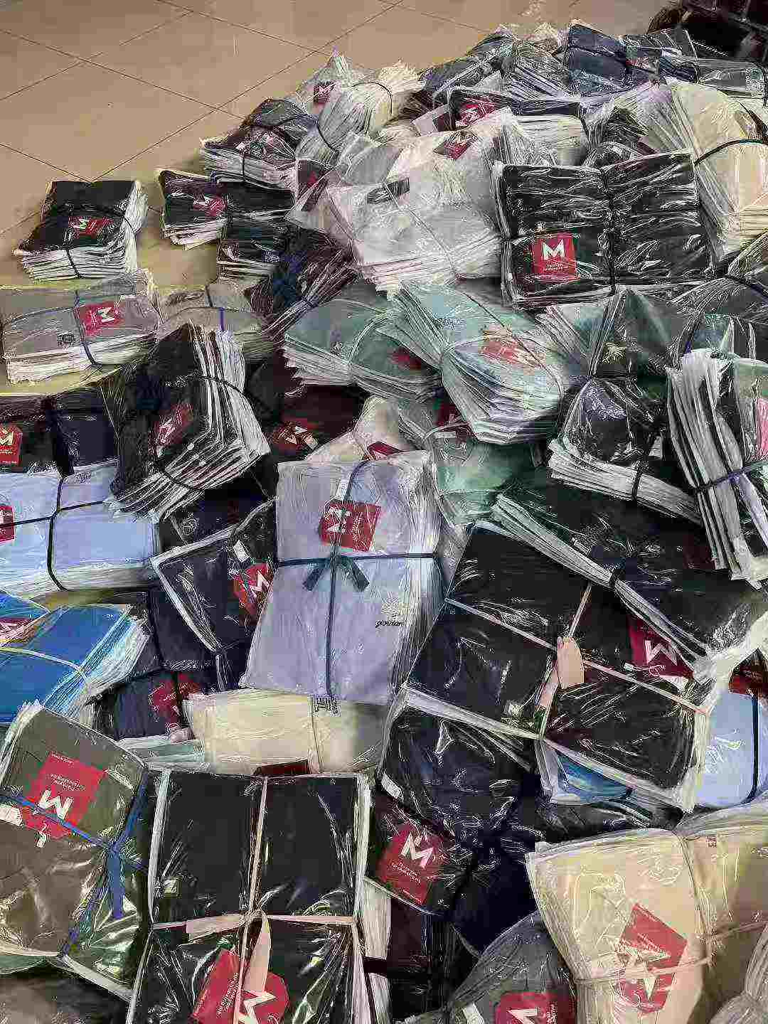 30000 Piezas de Camisetas para Hombre de Algodón con Logo Bordado en Stock - Image 7