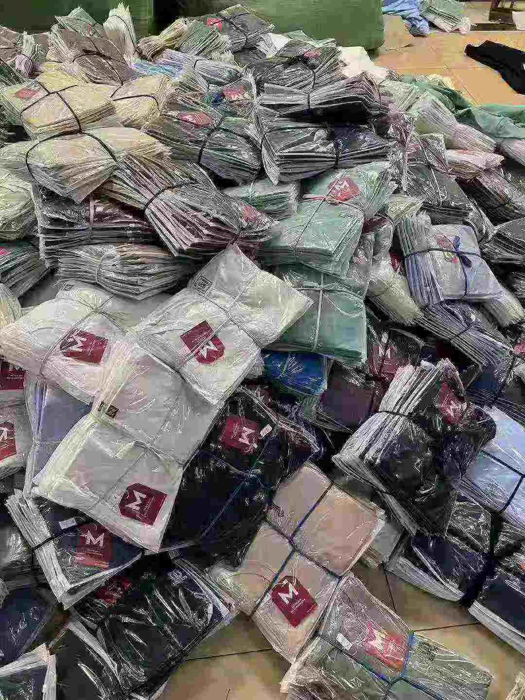 30000 Piezas de Camisetas para Hombre de Algodón con Logo Bordado en Stock - Image 8