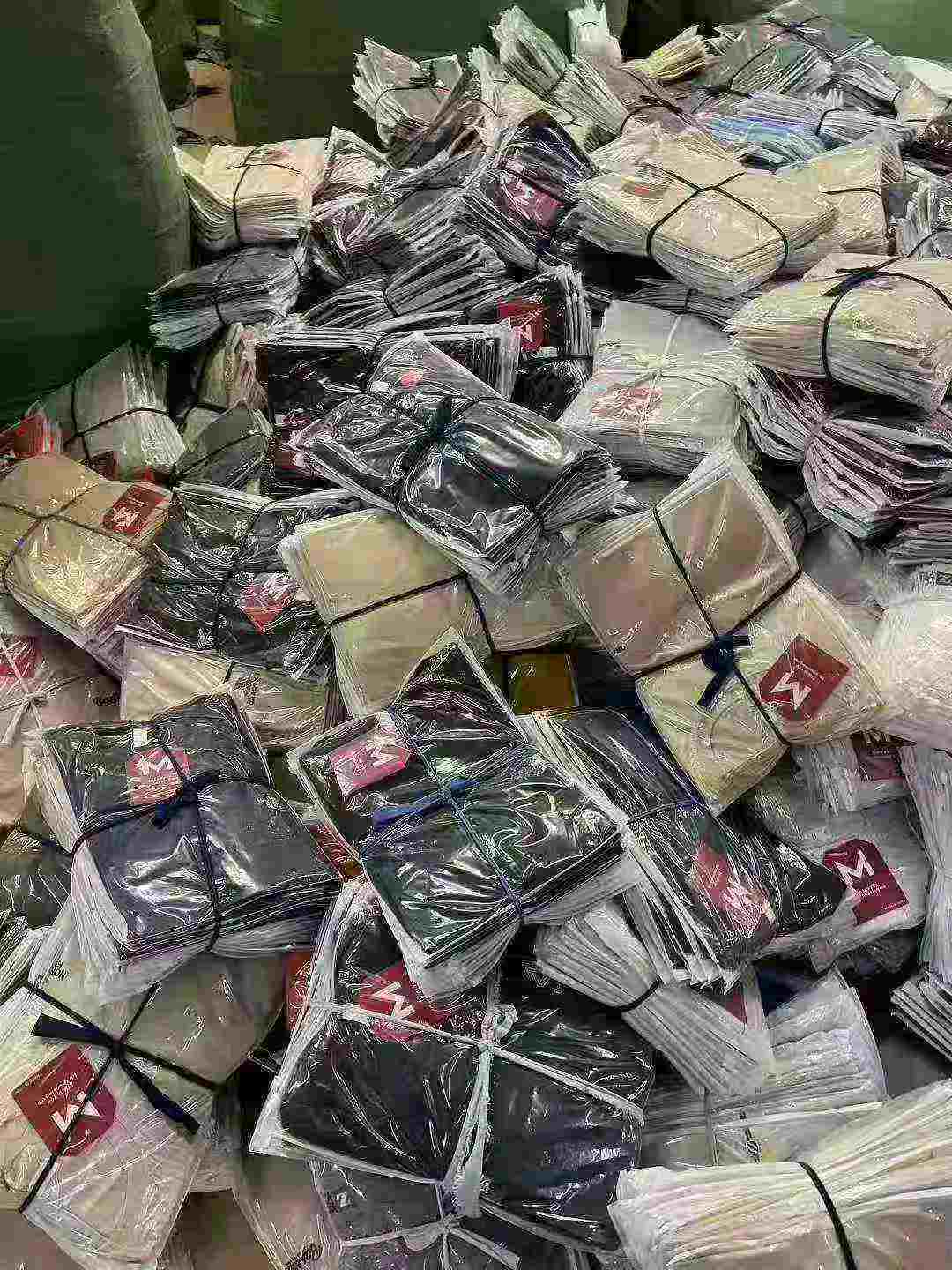 30000 Piezas de Camisetas para Hombre de Algodón con Logo Bordado en Stock - Image 9