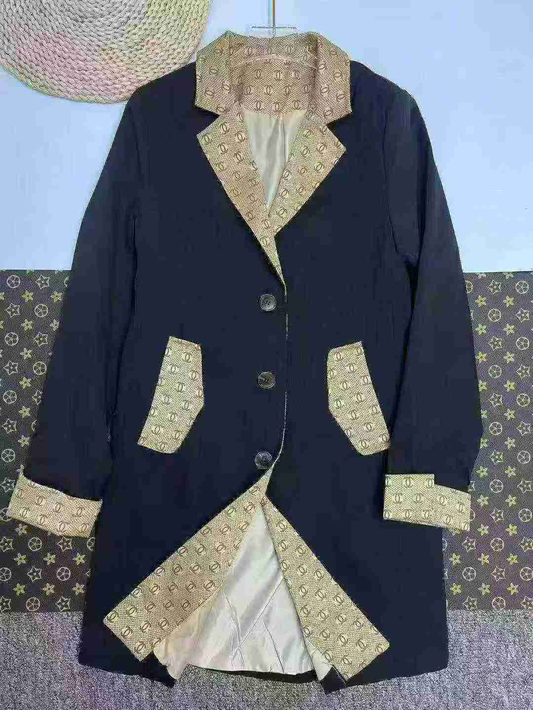 Brand Women's Trench Coats, About 1100 Pieces, Sizes S M L - Image 9
