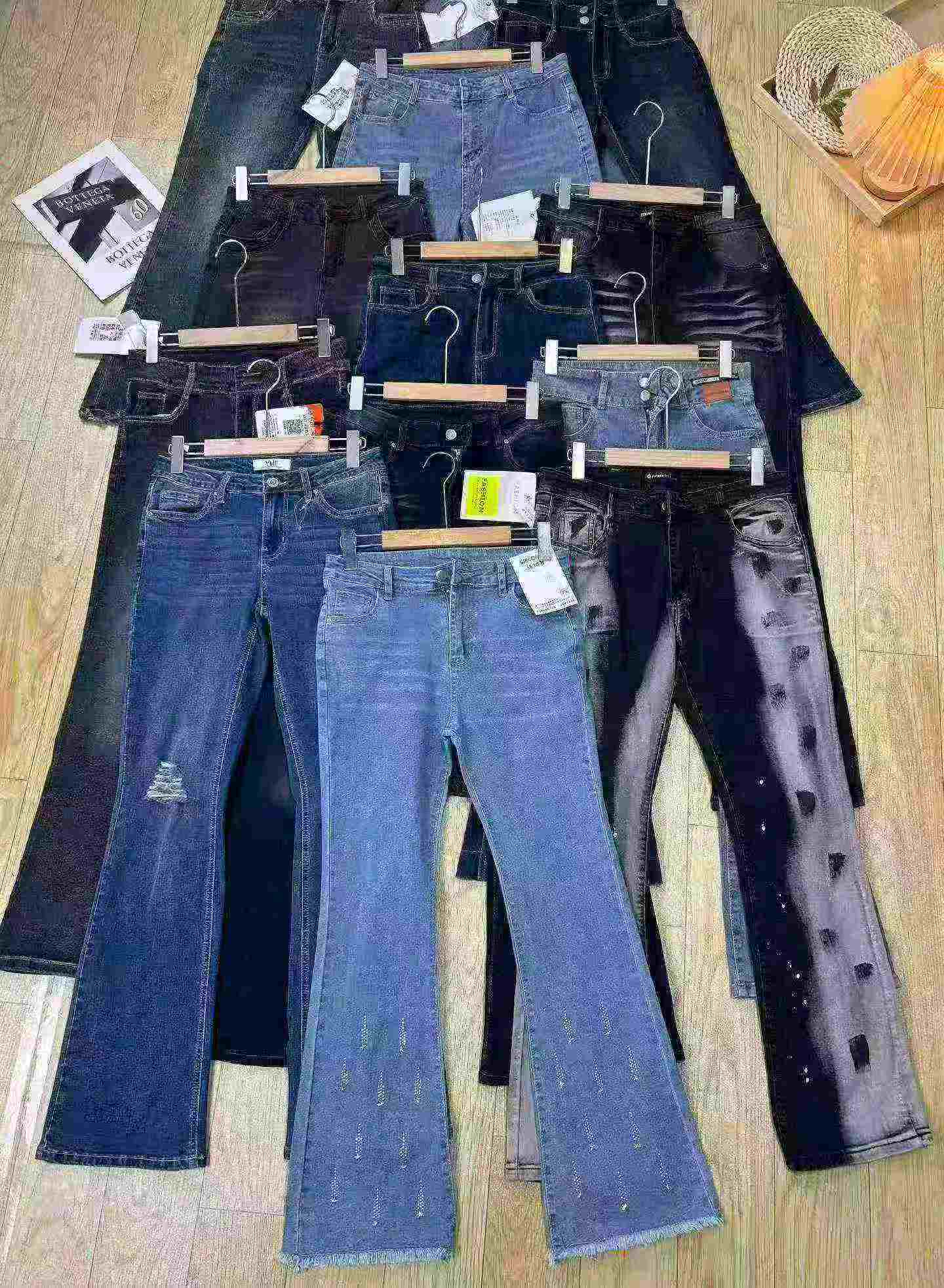 Grosir 1500 Pcs Celana Jeans Flared Pinggang Tinggi Elastis Wanita - Image 3
