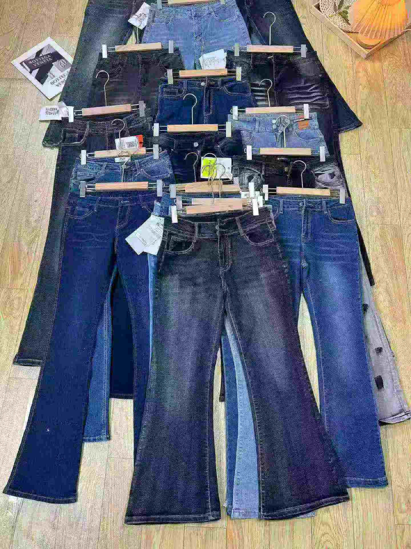 Grosir 1500 Pcs Celana Jeans Flared Pinggang Tinggi Elastis Wanita - Image 5