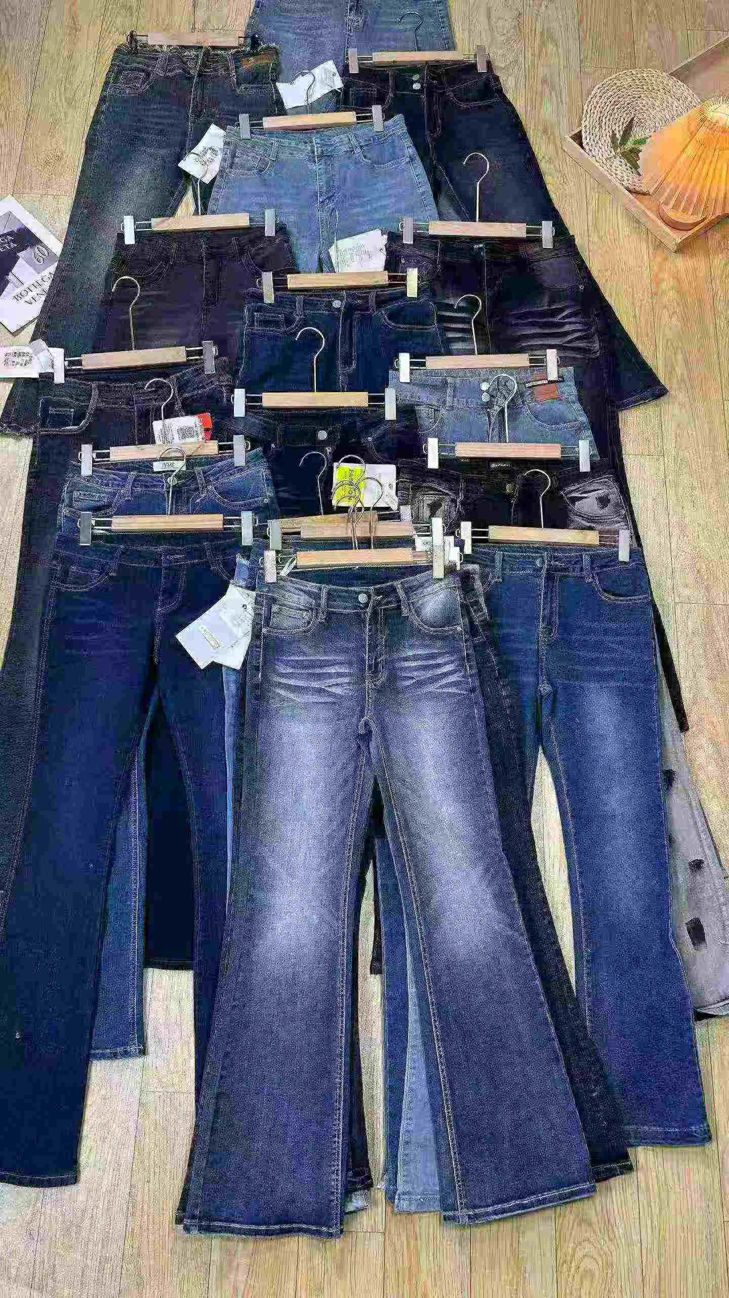 Grosir 1500 Pcs Celana Jeans Flared Pinggang Tinggi Elastis Wanita - Image 6