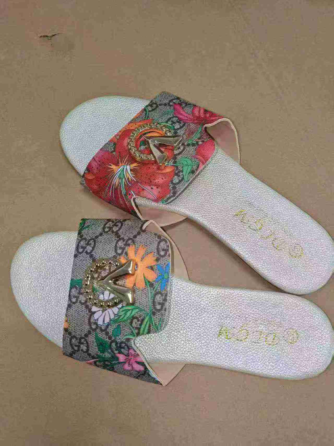 Sandal Slide Wanita Hak Rendah Gaya Prancis Musim Panas Baru 2026 untuk Luar Ruangan, Stok Tersedia 8000 Pasang - Image 2