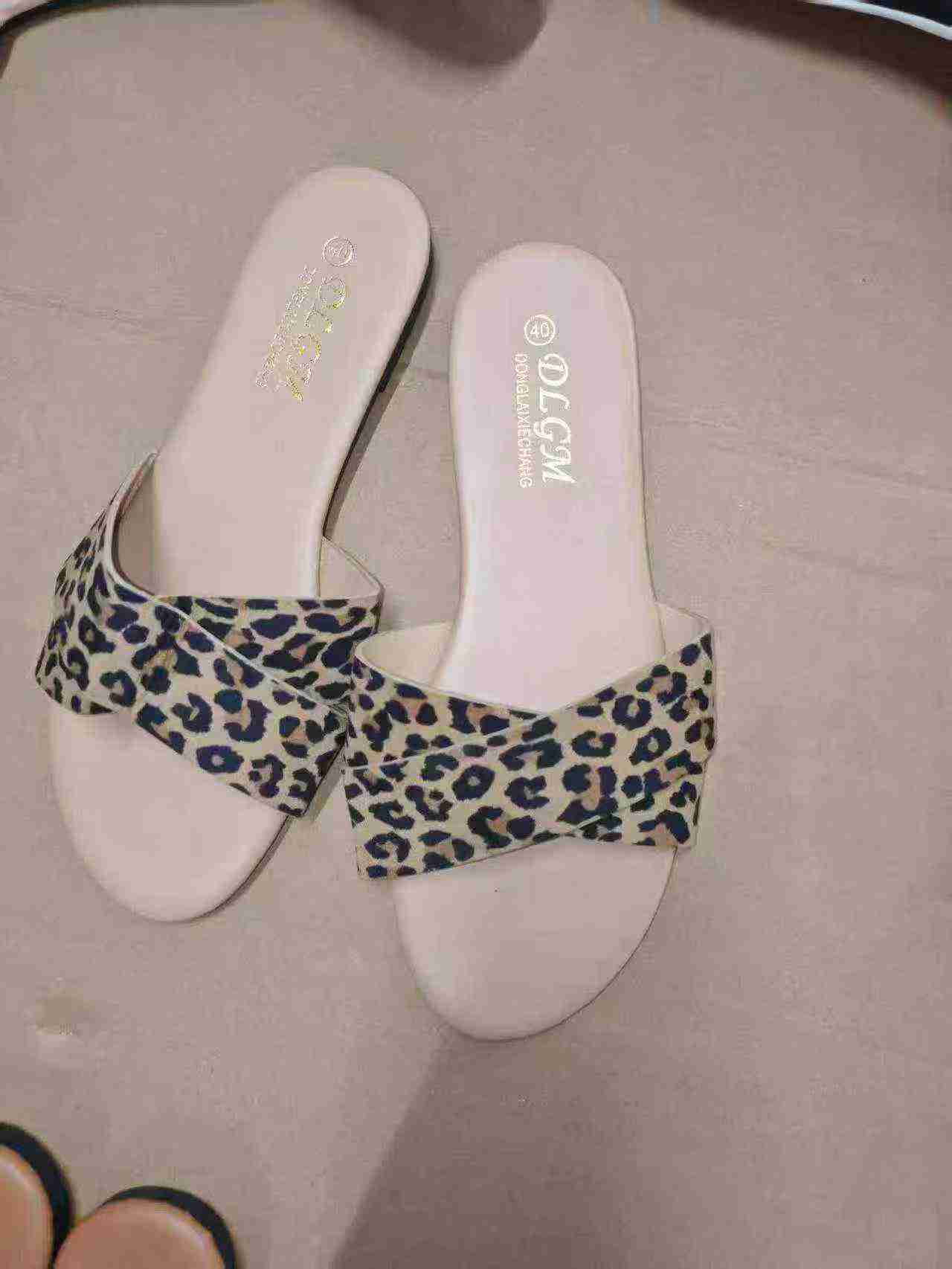 Sandal Slide Wanita Hak Rendah Gaya Prancis Musim Panas Baru 2026 untuk Luar Ruangan, Stok Tersedia 8000 Pasang - Image 4