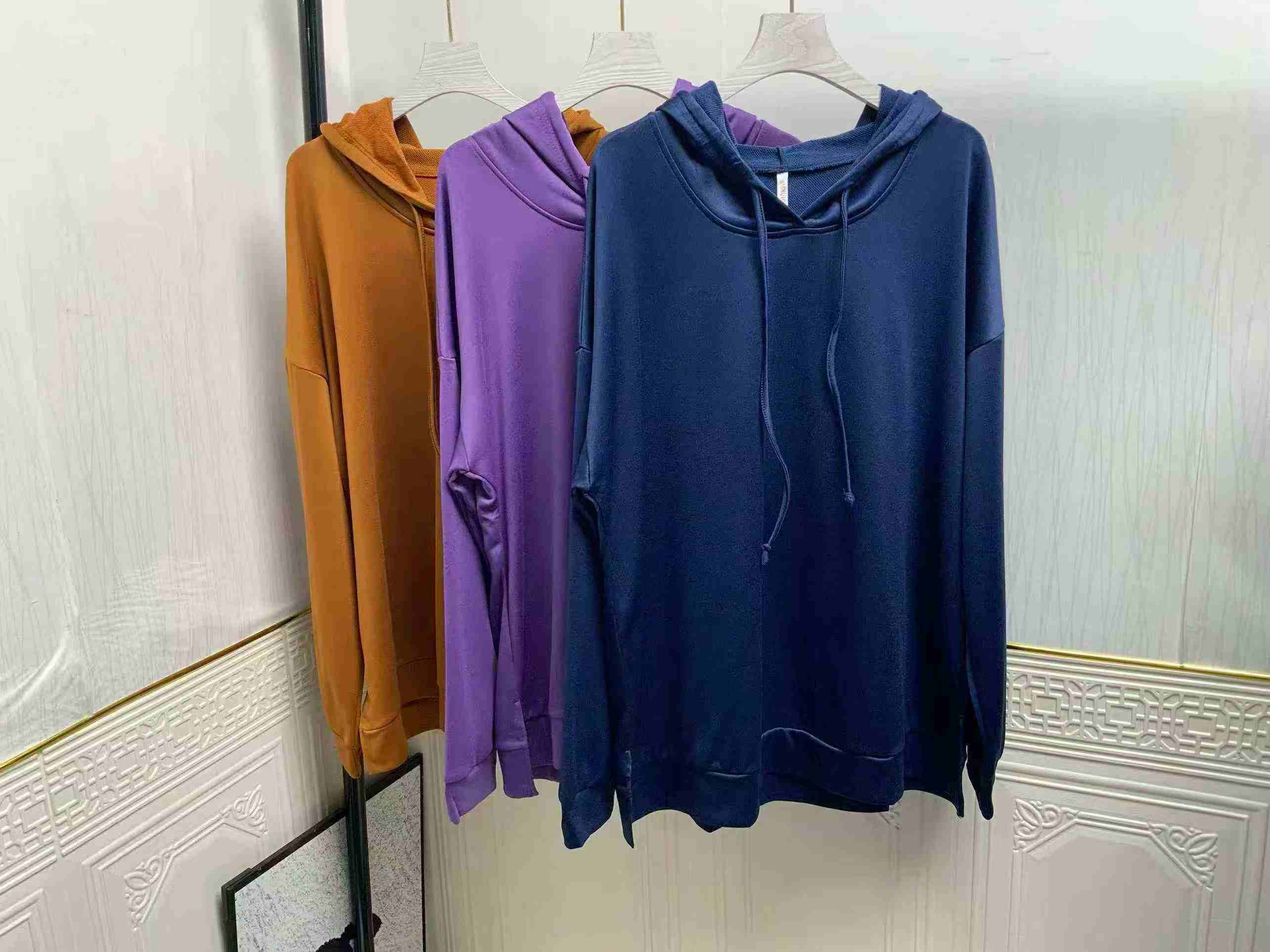 477 Pcs Oversized Men and Women Hoodies - Image 3