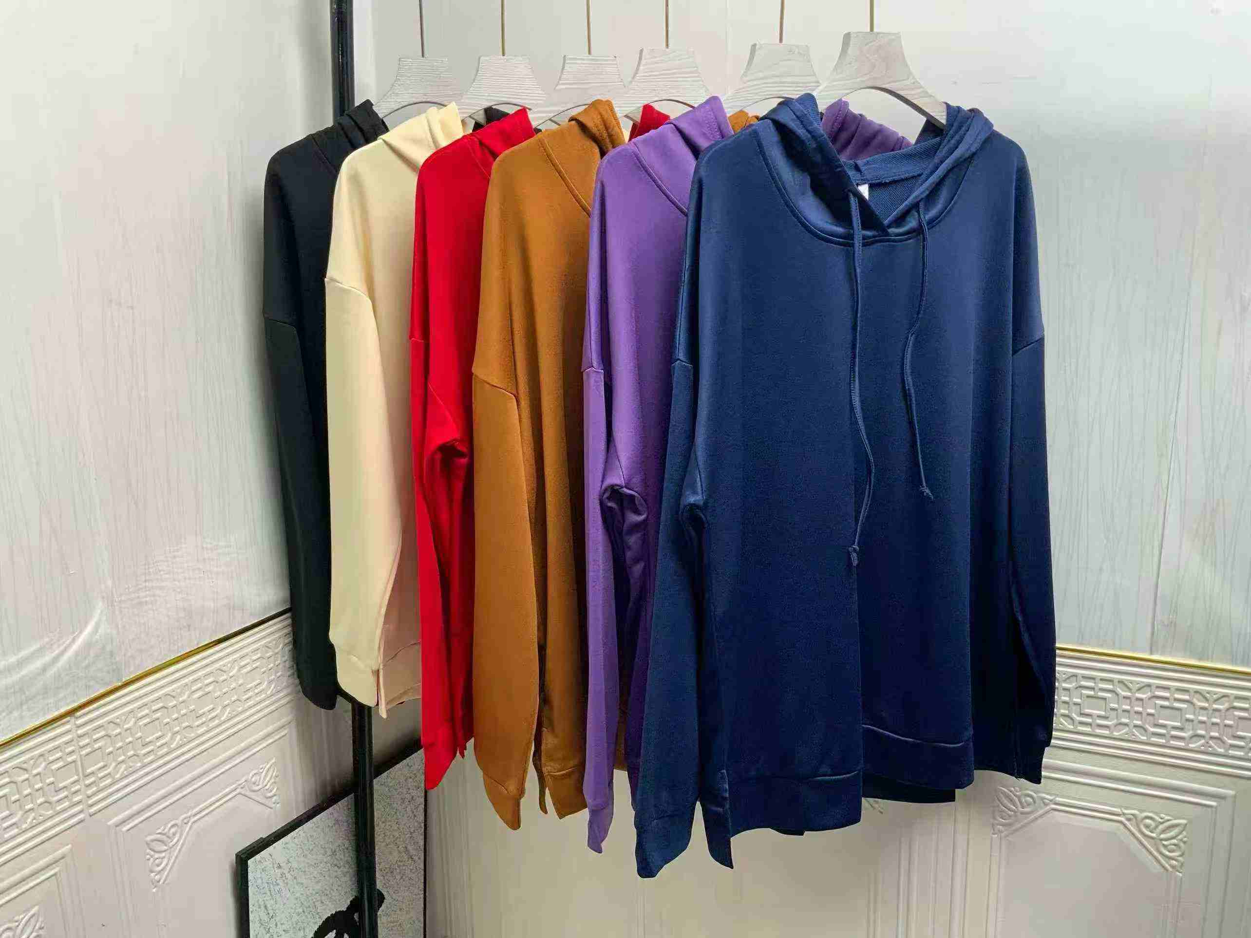 477 Pcs Oversized Men and Women Hoodies - Image 4