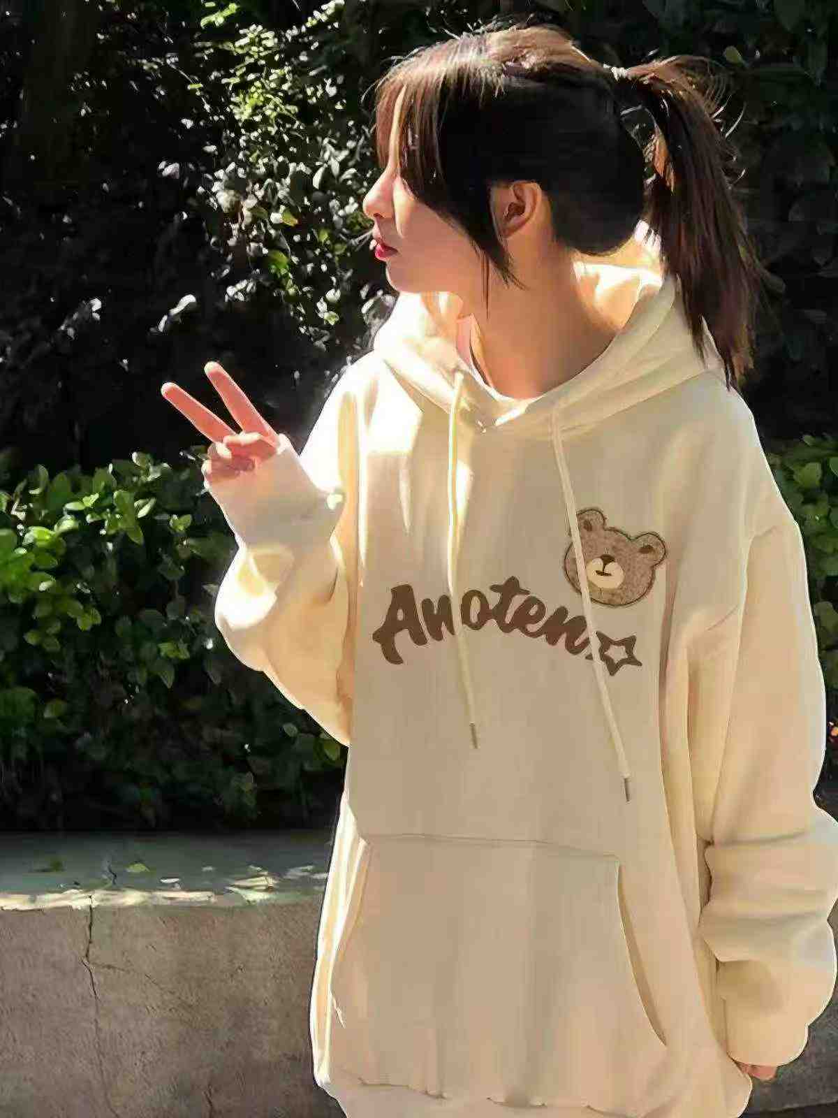 1186 Pcs Slightly Defective Cotton Blend Sweatshirts Stock Clearance - Image 3