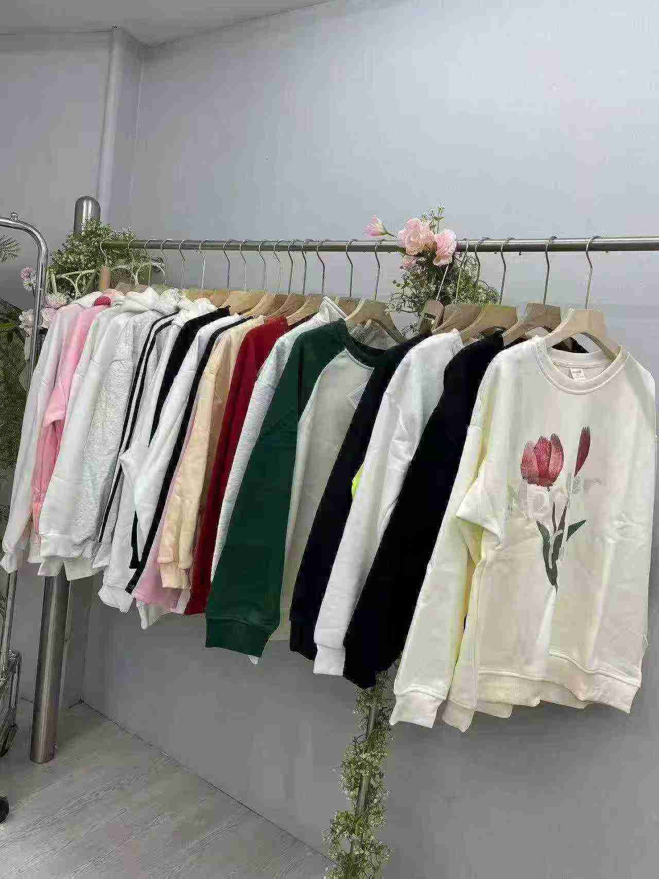 1186 Pcs Slightly Defective Cotton Blend Sweatshirts Stock Clearance - Image 6