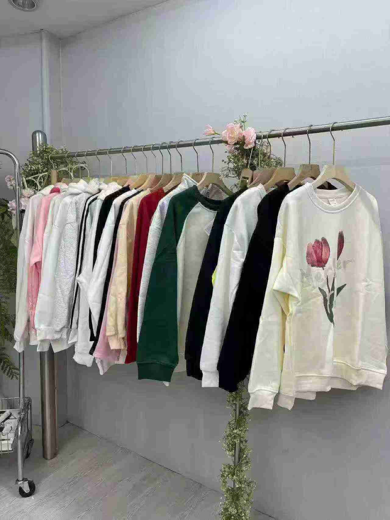 1186 Pcs Slightly Defective Cotton Blend Sweatshirts Stock Clearance - Image 9