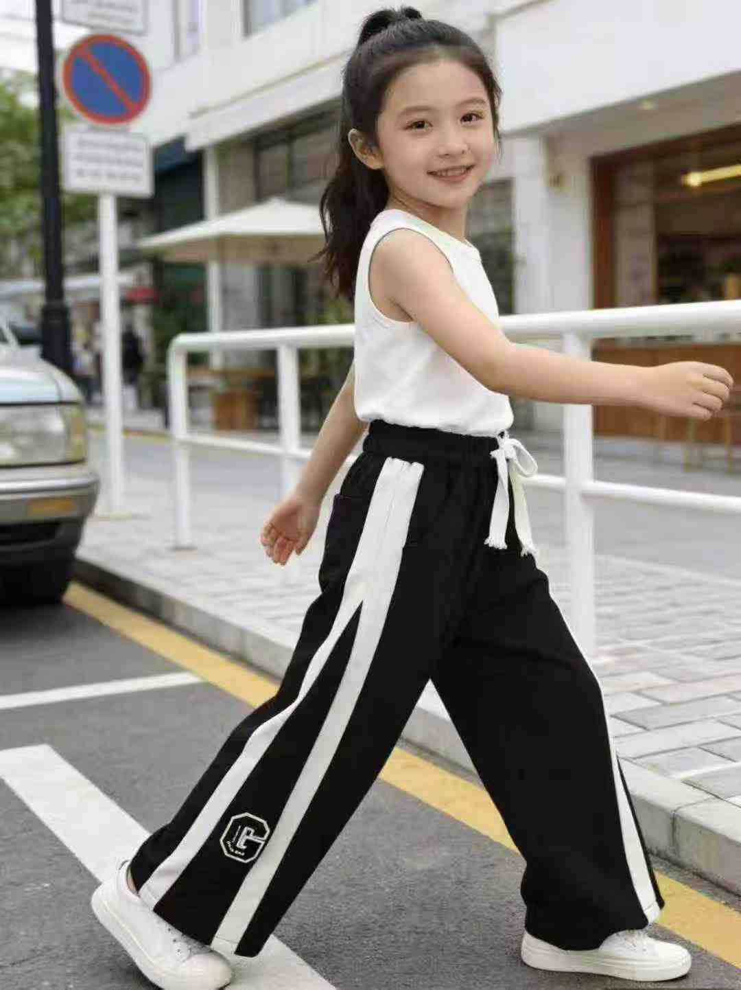 About 300 Pieces Girls Knit Flared Sweatpants - Image 3