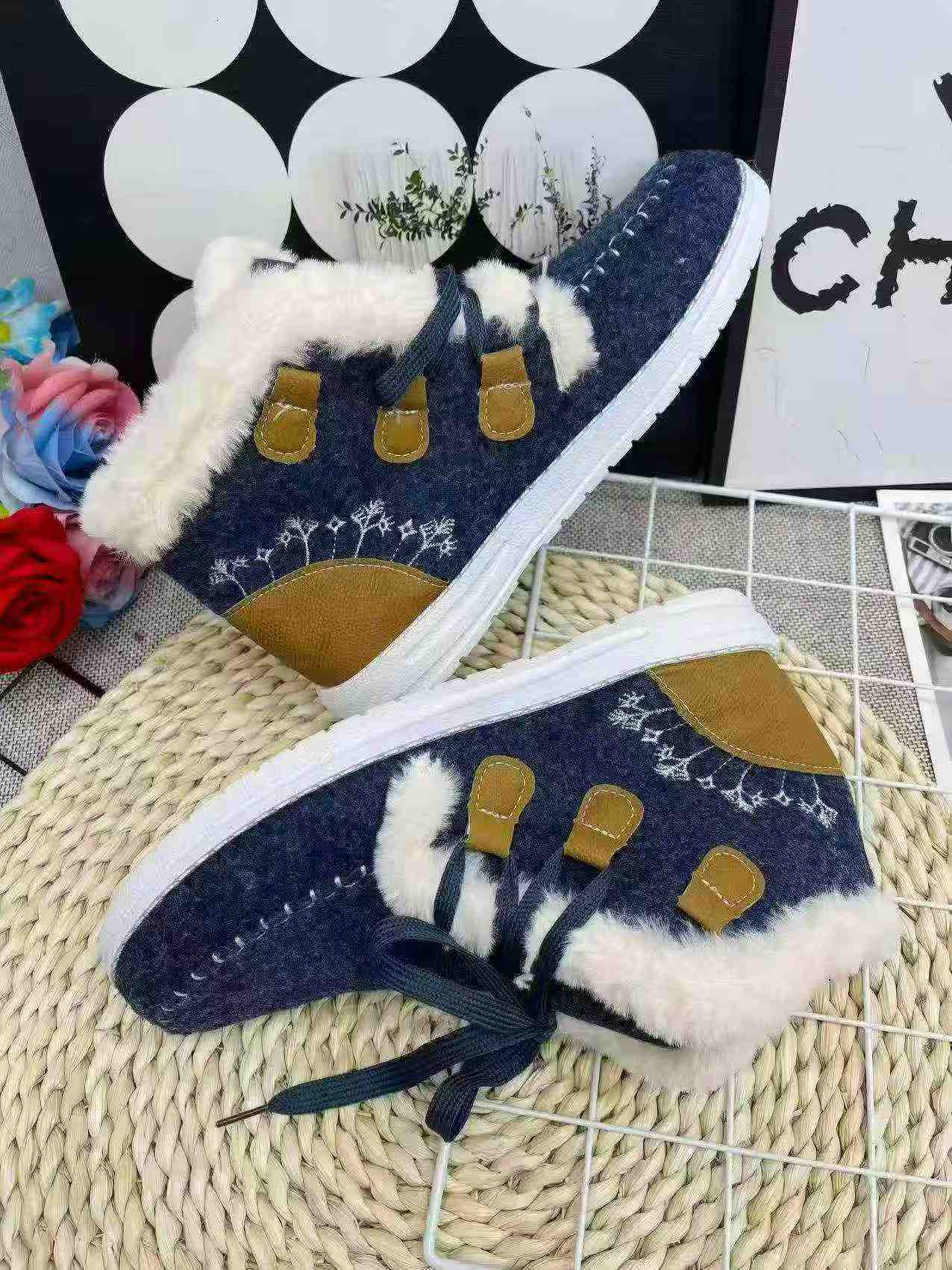 Casual Shoes, 298 Pairs Clearance - Image 2