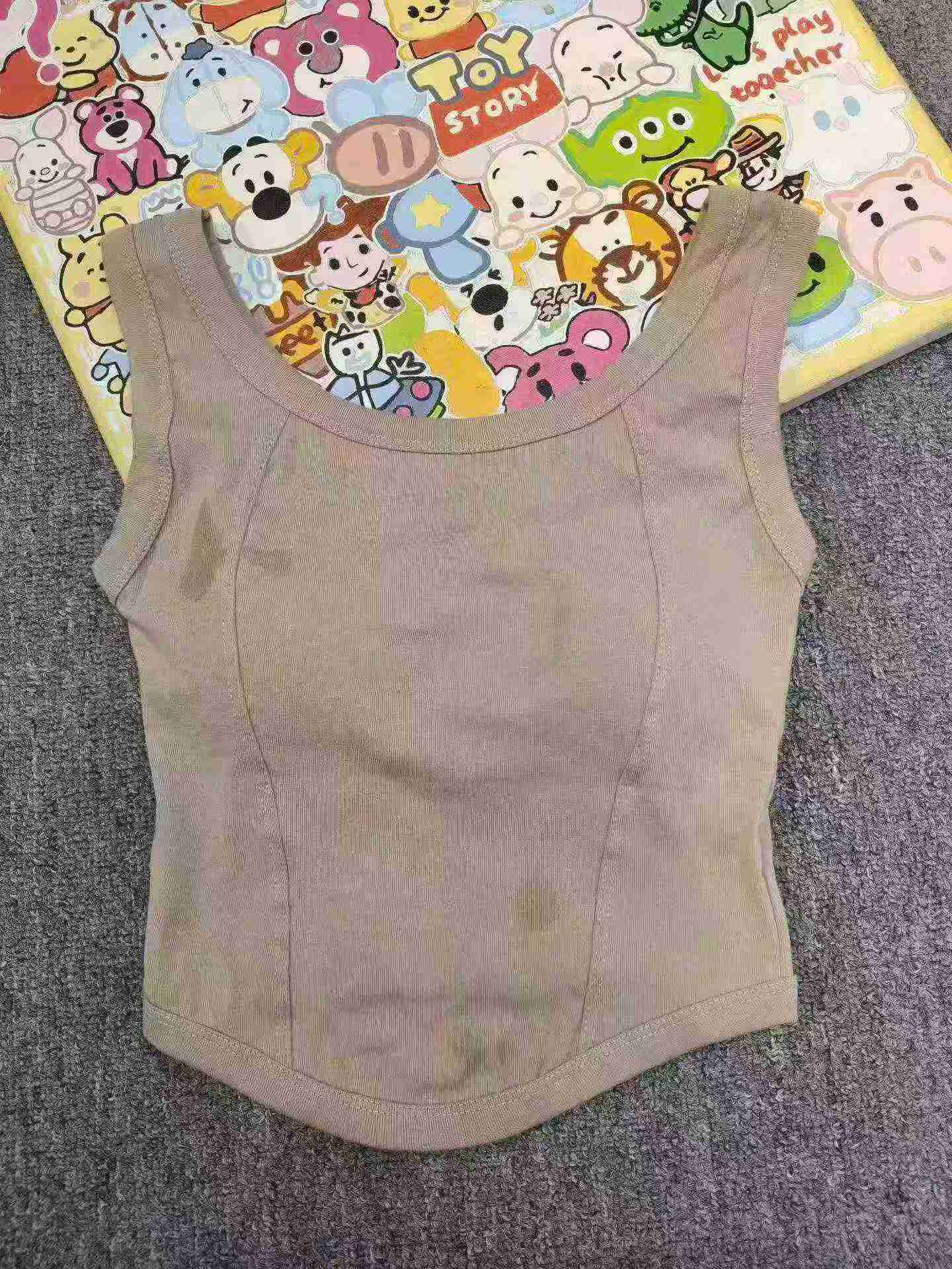 150 Pcs Women's Solid Cami Tank Tops With Fixed Bra Pads - Image 6