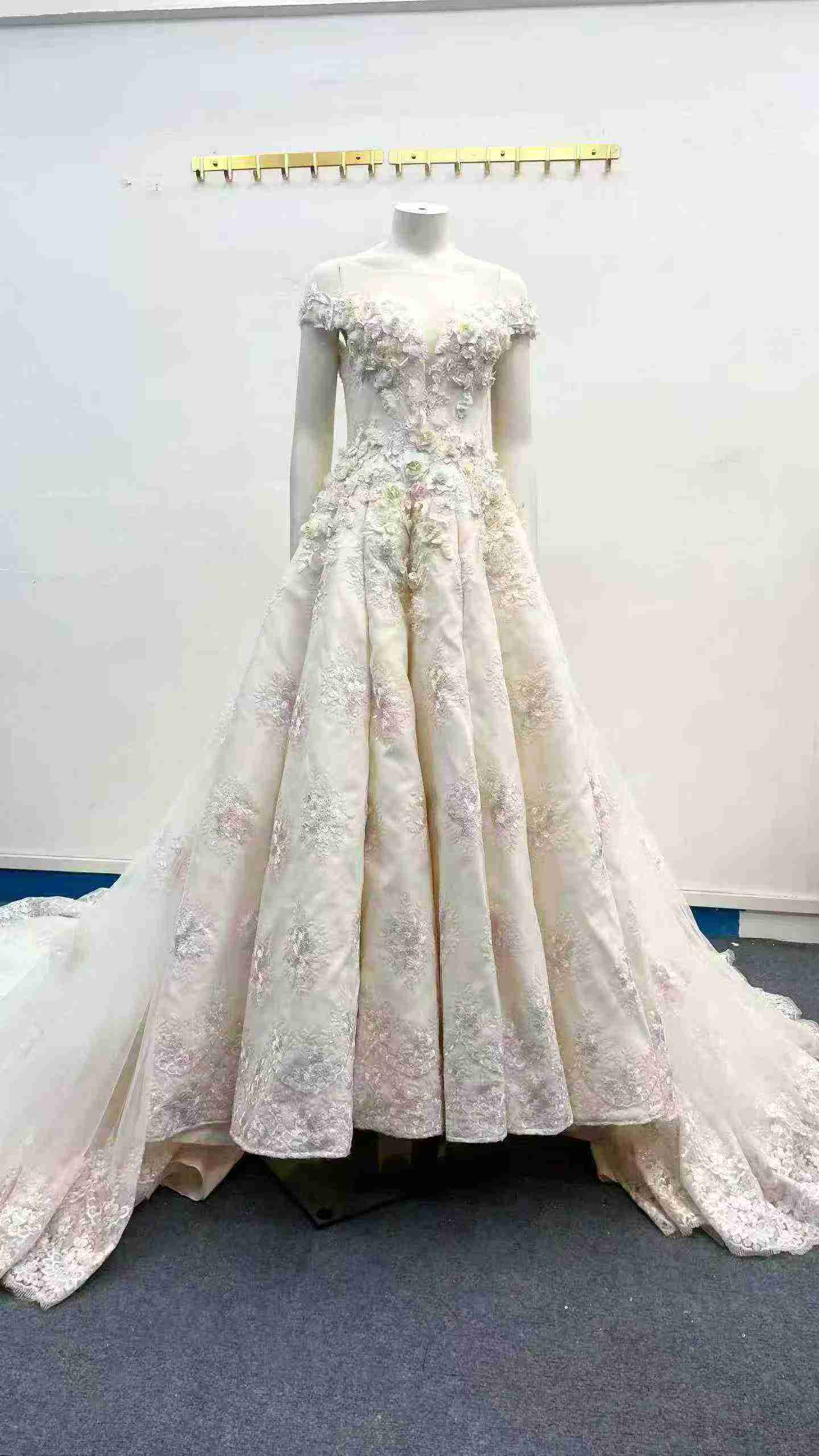 780 Pcs High Custom Heavy Wedding Dresses Clearance - Image 2