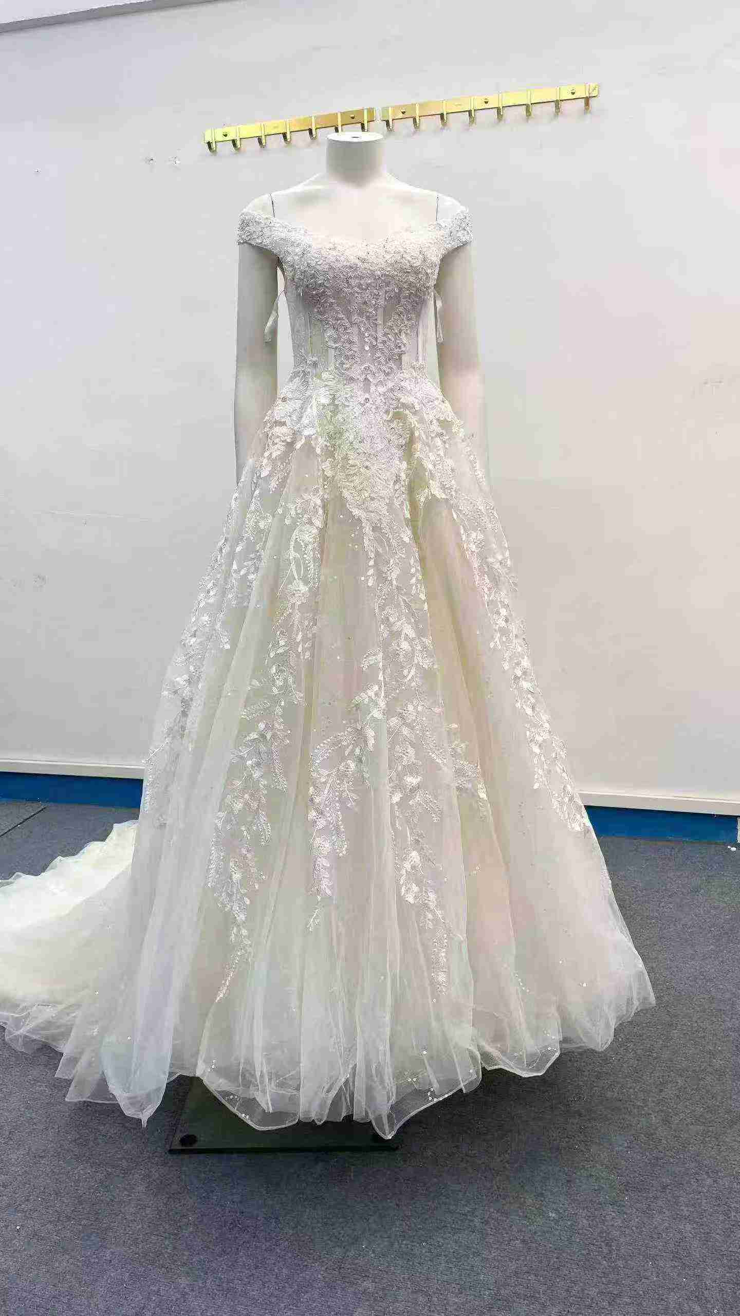 780 Pcs High Custom Heavy Wedding Dresses Clearance - Image 5