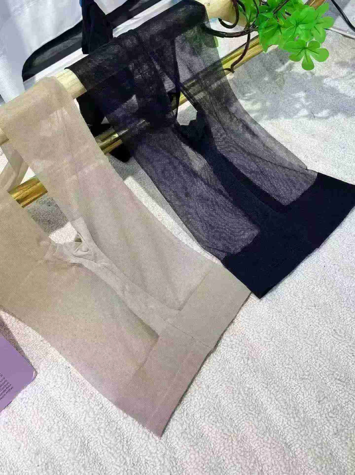 About 2100 Pcs Women's Ultra-thin Pantyhose - Image 2