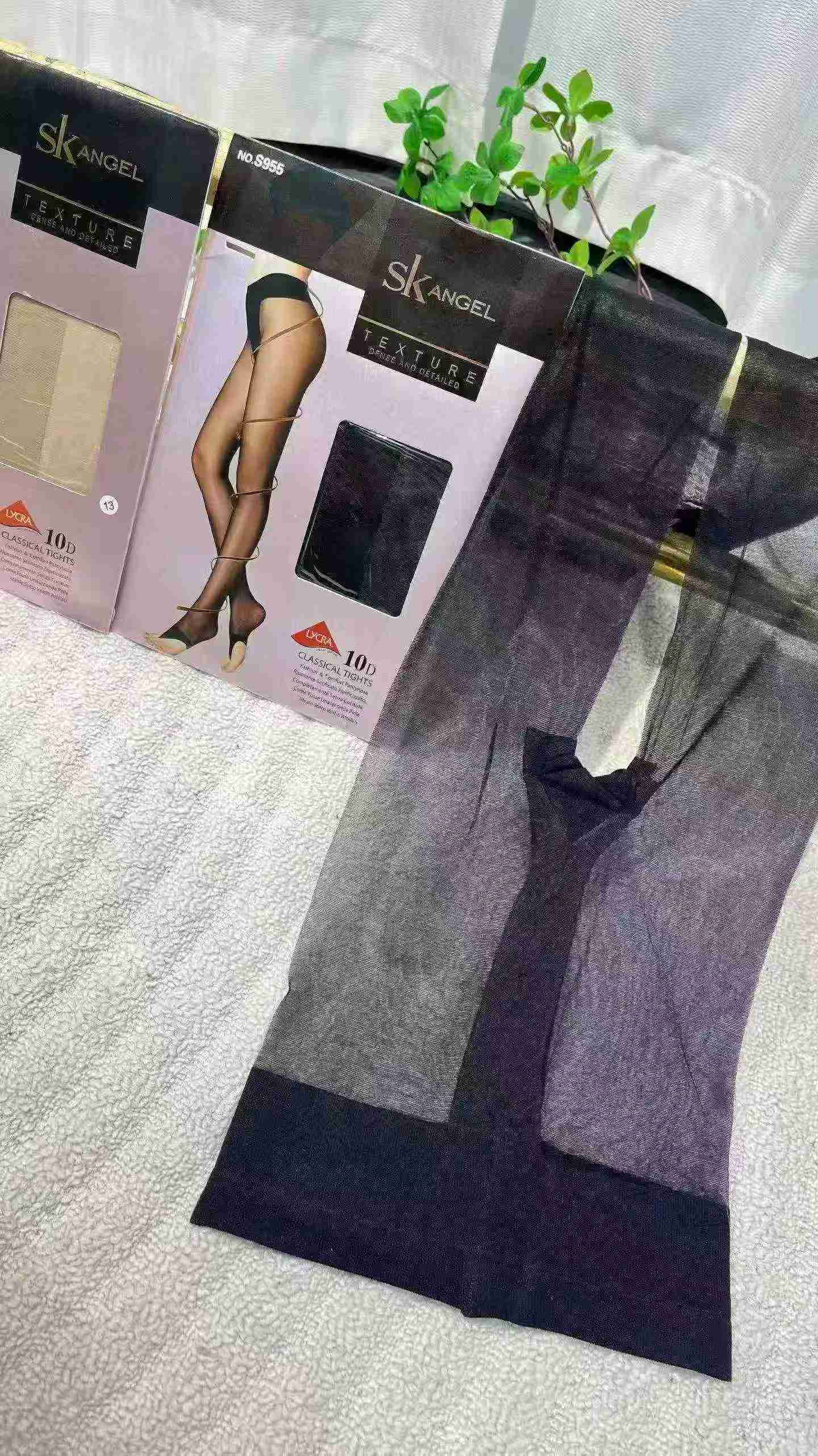 About 2100 Pcs Women's Ultra-thin Pantyhose - Image 4