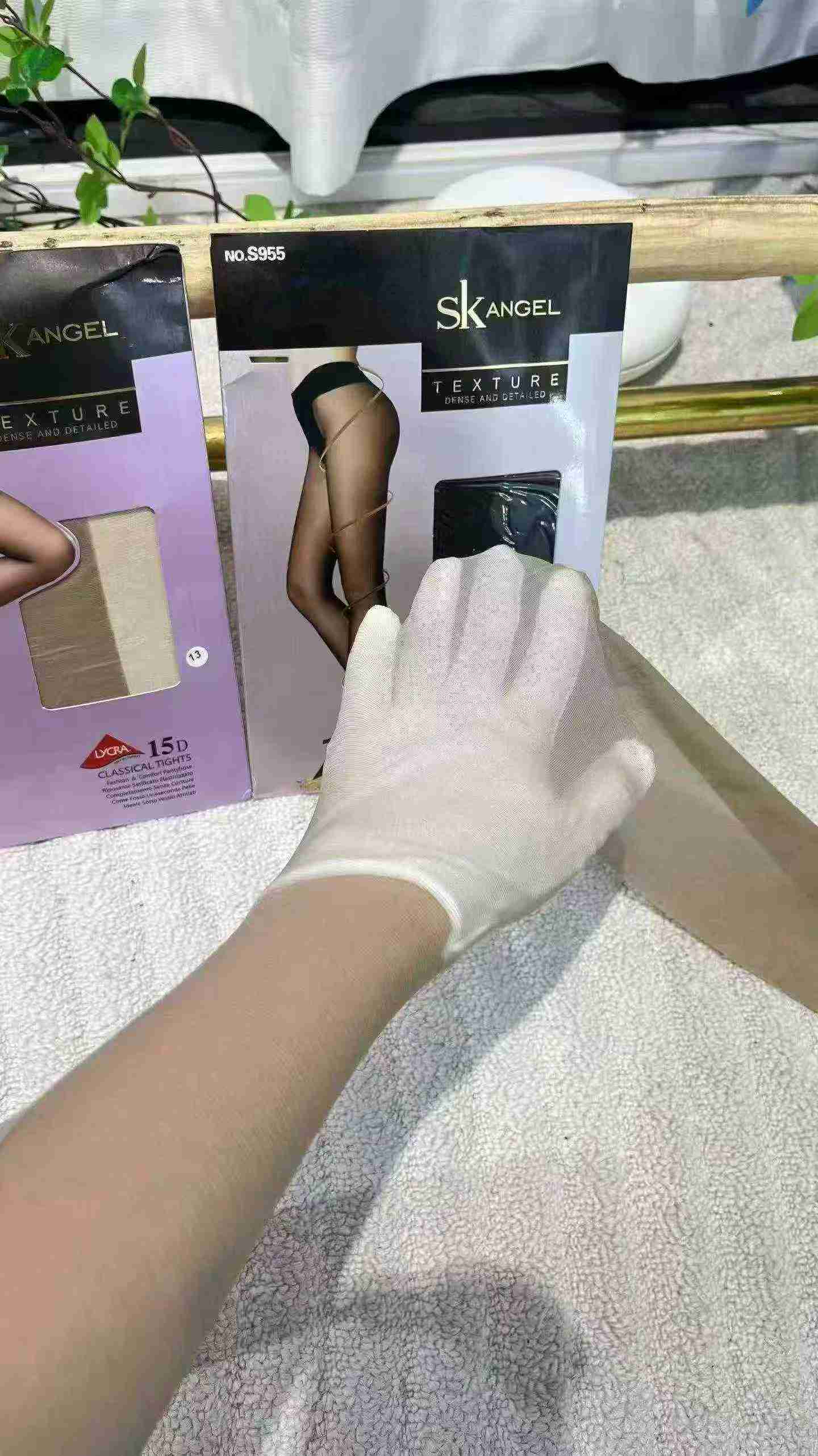 About 2100 Pcs Women's Ultra-thin Pantyhose - Image 8