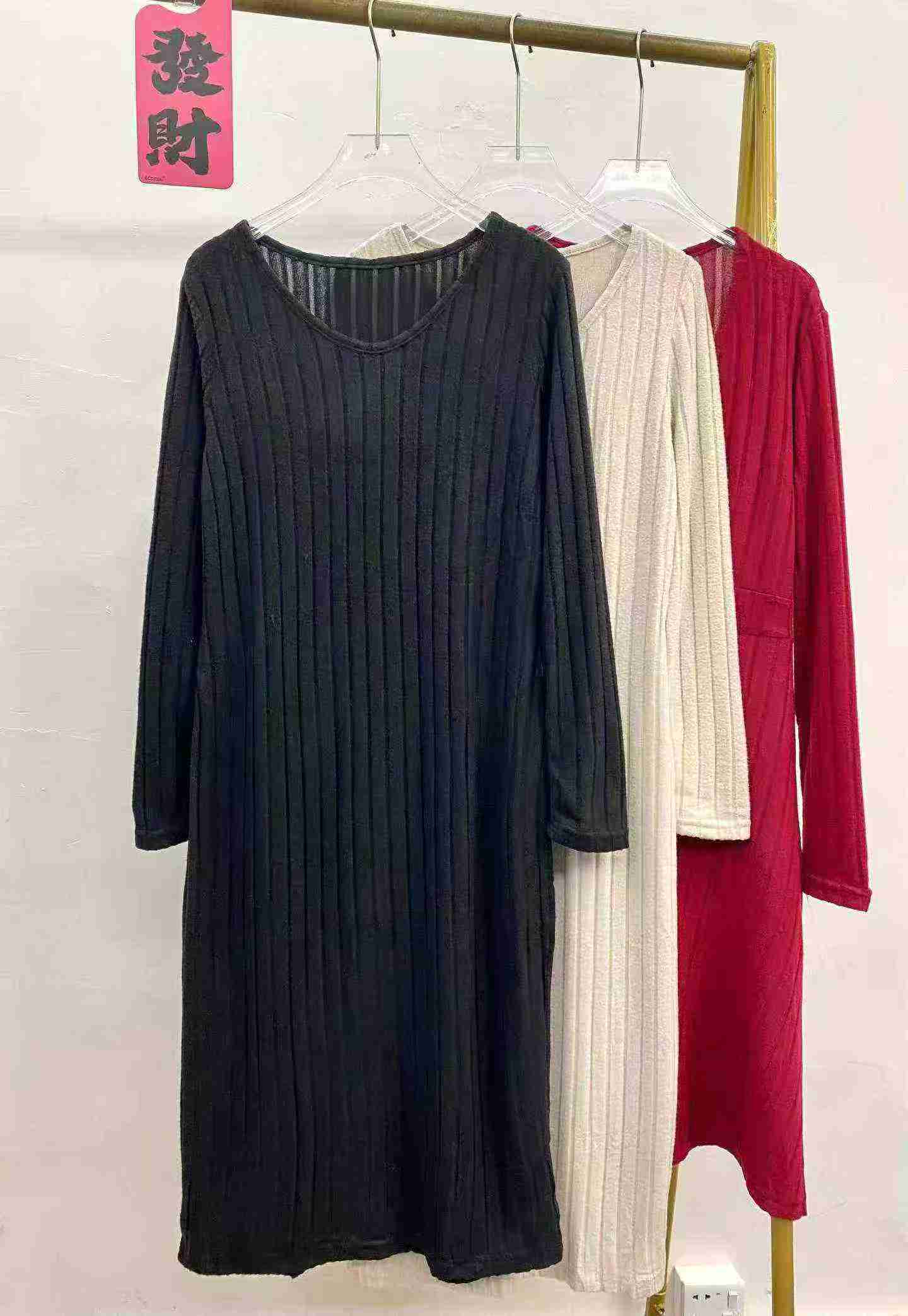 107 Pcs Stretch Plus Size Dresses - Image 2