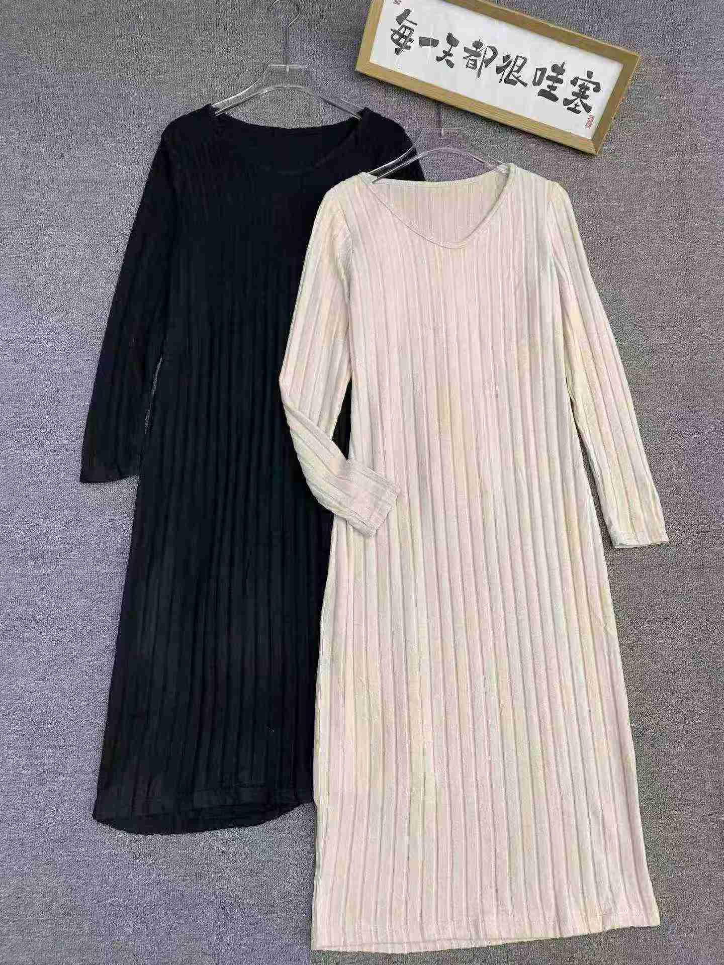 107 Pcs Stretch Plus Size Dresses - Image 3