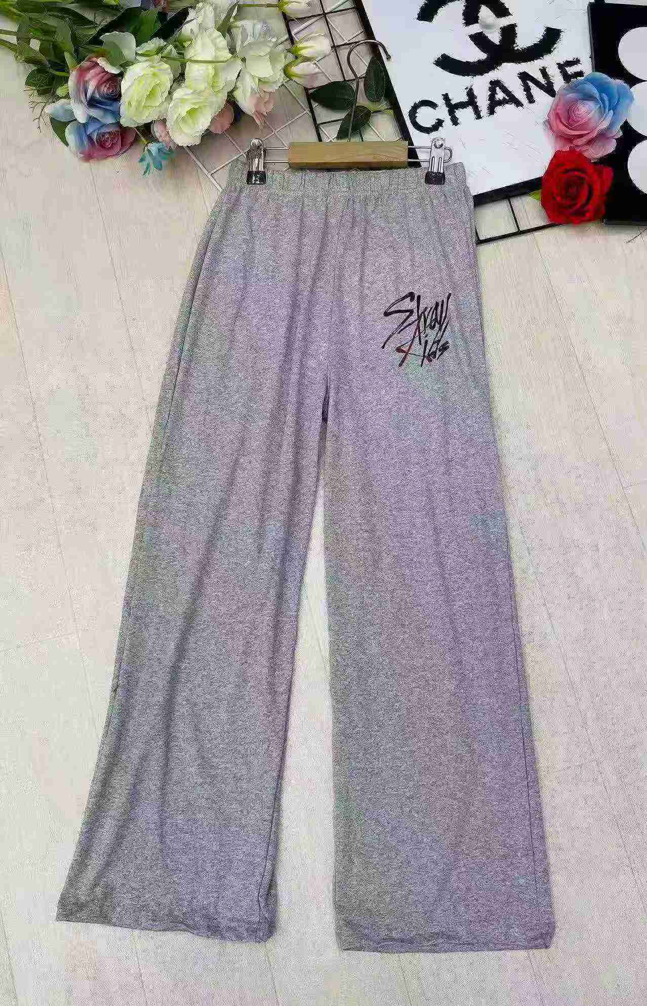 627 pièces de pantalons à jambe large pour grands enfants en déstockage - Image 3