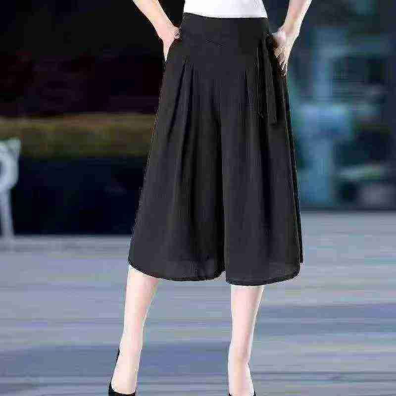 About 510 Pcs High Quality Chiffon Wide Leg Knee-length Mom Shorts Stock Wholesale - Image 3